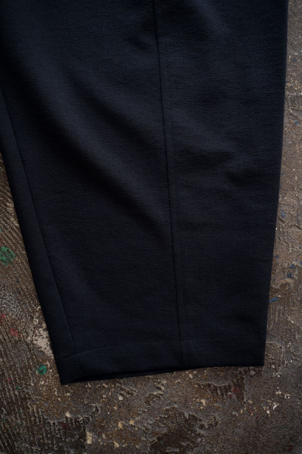 【26SS】ディープタックポリエステルワイドテーパードパンツ(DARK NAVY)
