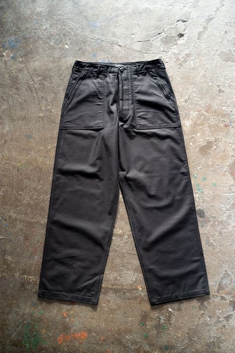 【ラスト1点】スビンコットンムラ糸バックサテンベイカーパンツ(BLACK)