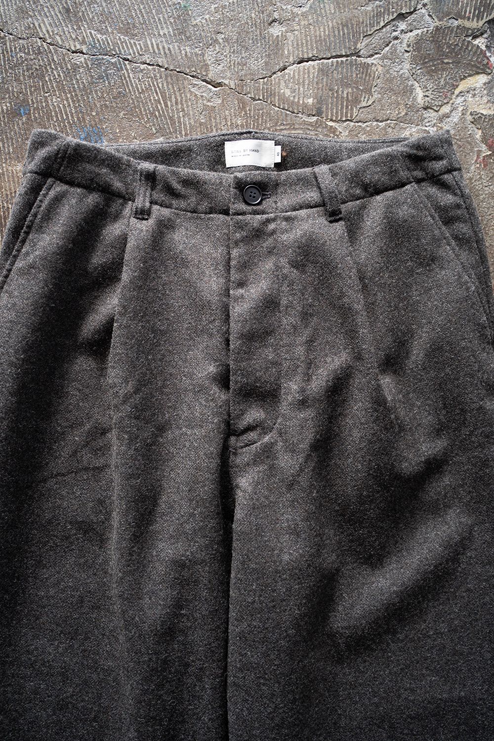【25AW】ウール×ナイロンワンタックパンツ(BROWN CHARCOAL)