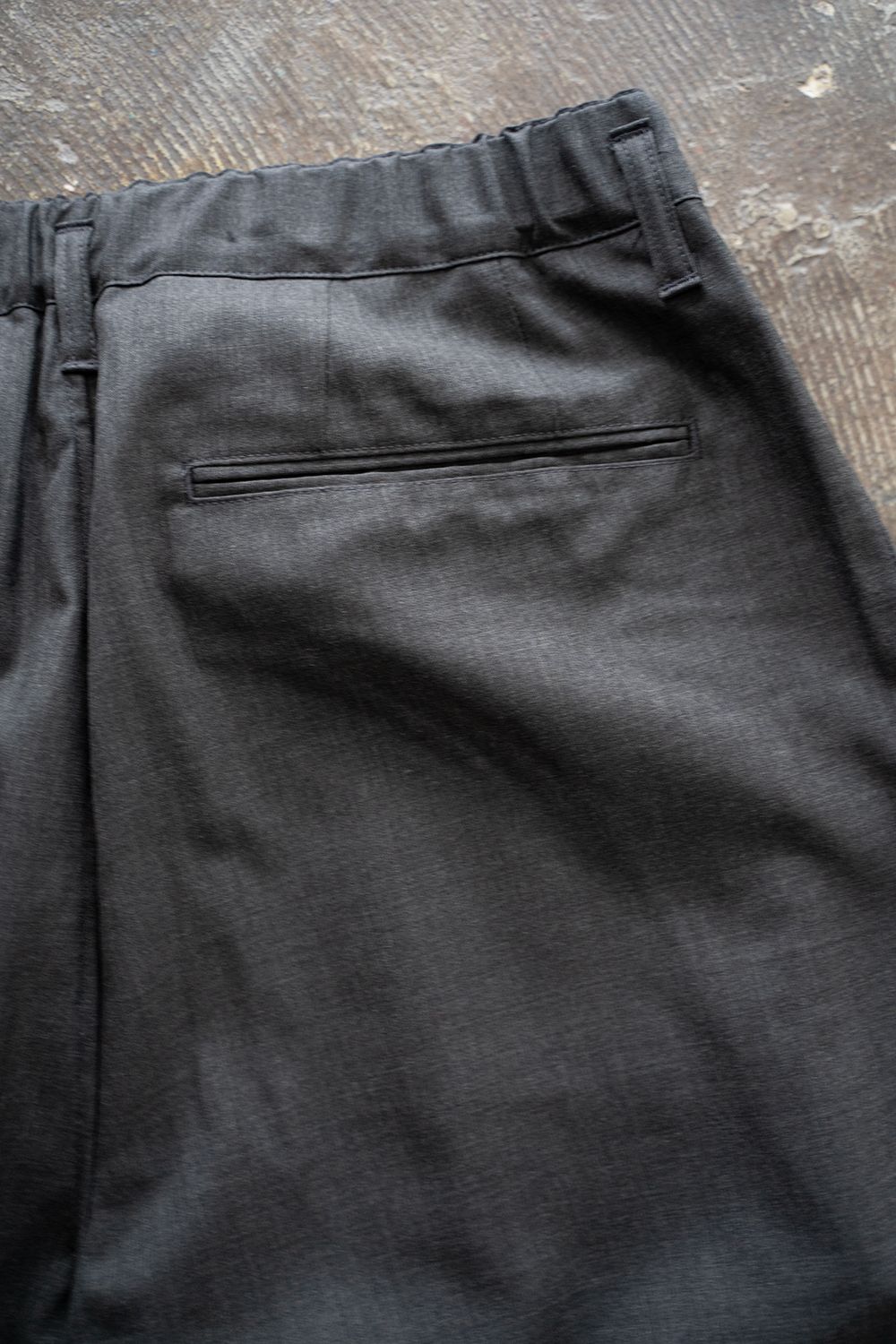 【ラスト1点】【24SS】ウォッシャブルウールイージースラックス(CHARCOAL)