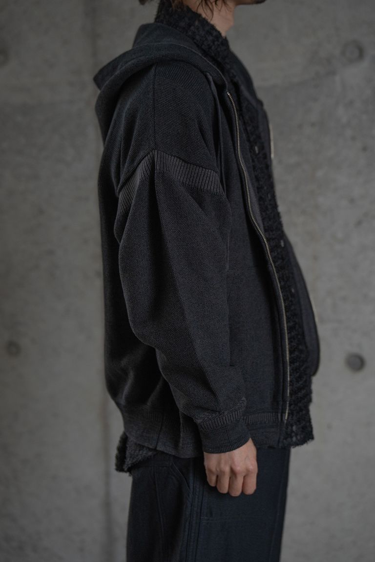 176cm、60kgの細身体型でサイズ2を着用しております。