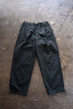 【25AW】ガーメントダイディープタックテーパードパンツ(BLUE CHARCOAL)