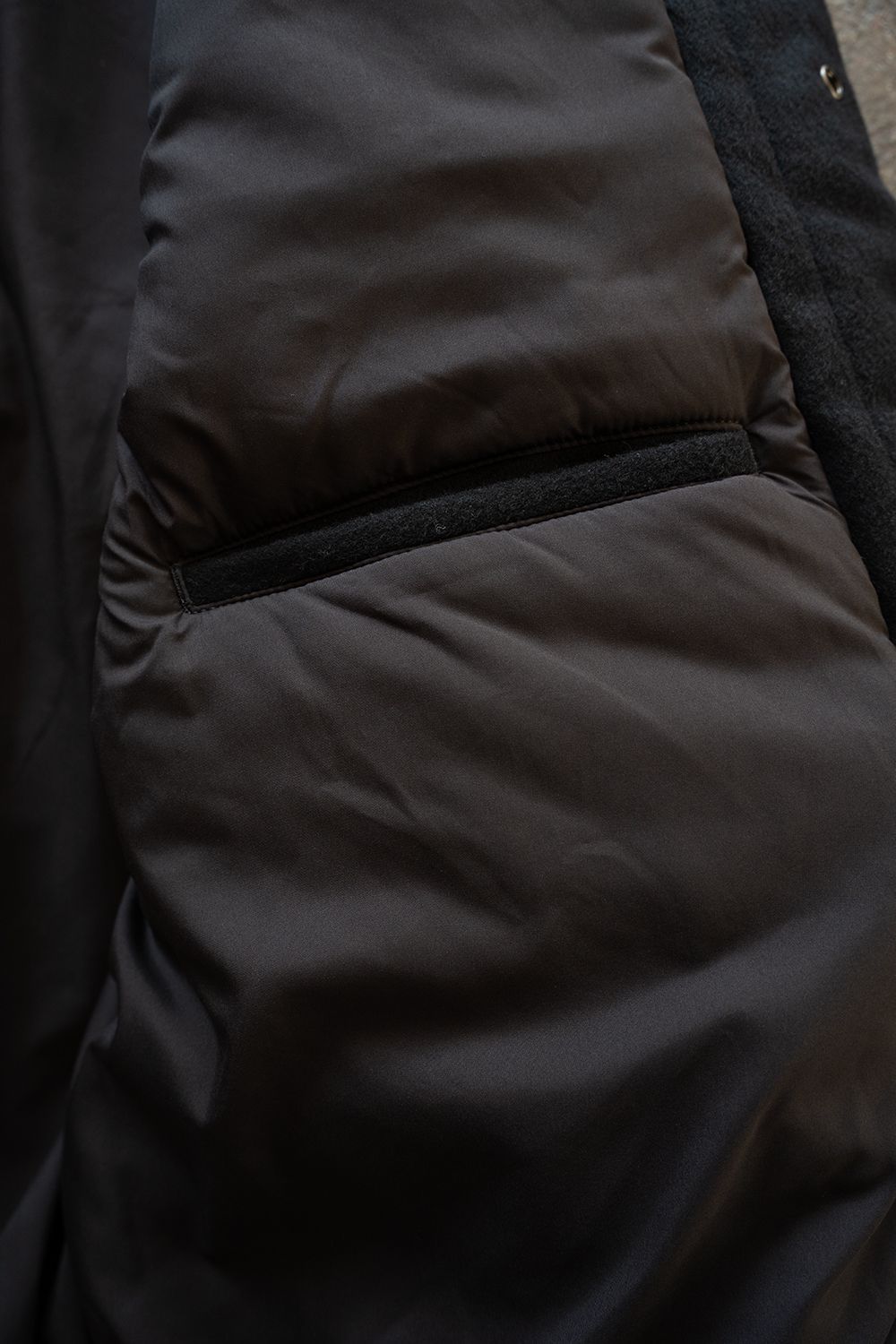 【26AW】Super100'sローデンクロスシンサレートスタンドカラーブルゾン(BLACK)