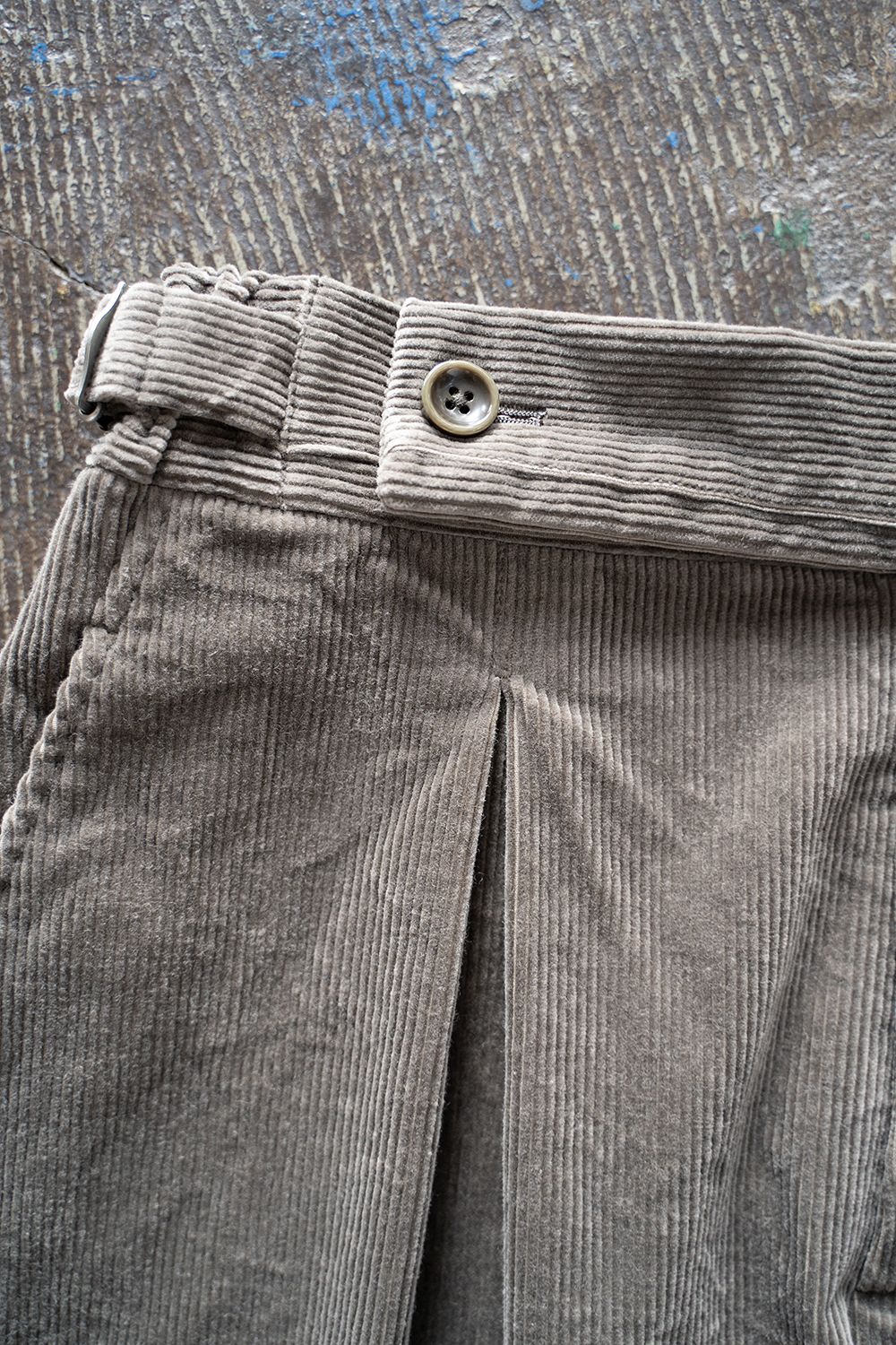 【ラスト1点】【22AW】2-Tack Corduroy Trousers/2タックコーデュロイトラウザース(GREIGE)
