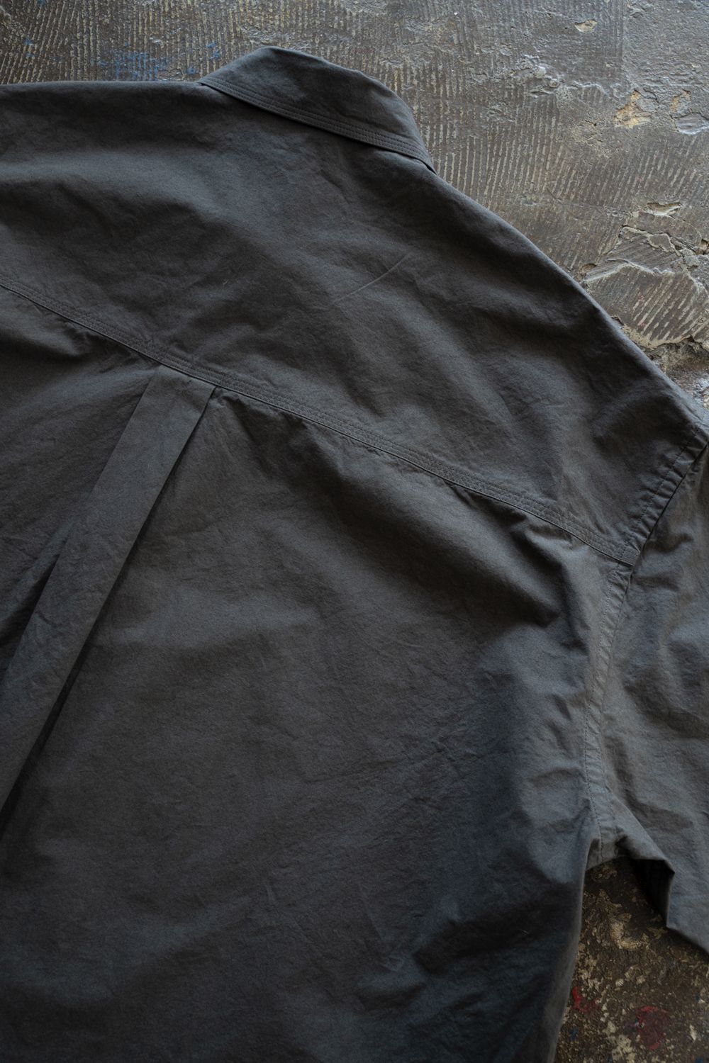 【ラスト1点】【25AW】ガーメントダイダンプシャツ(CHARCOAL)