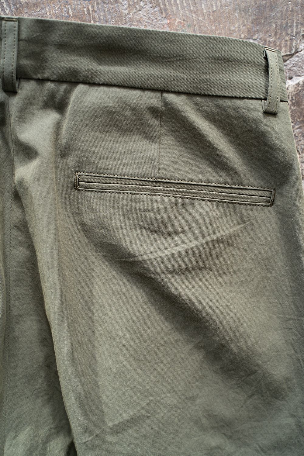 【ラスト1点】【23SS】コットンバーバリークロスセンタープレススラックス(OLIVE)