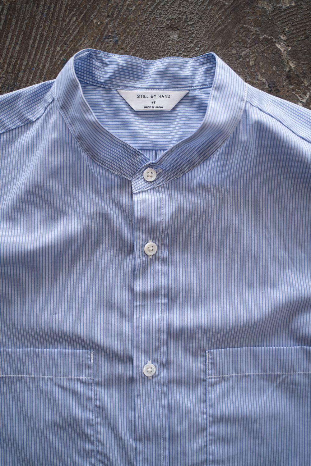 【26SS】両胸ポケットバンドカラーストライプシャツ(SAX BLUE)