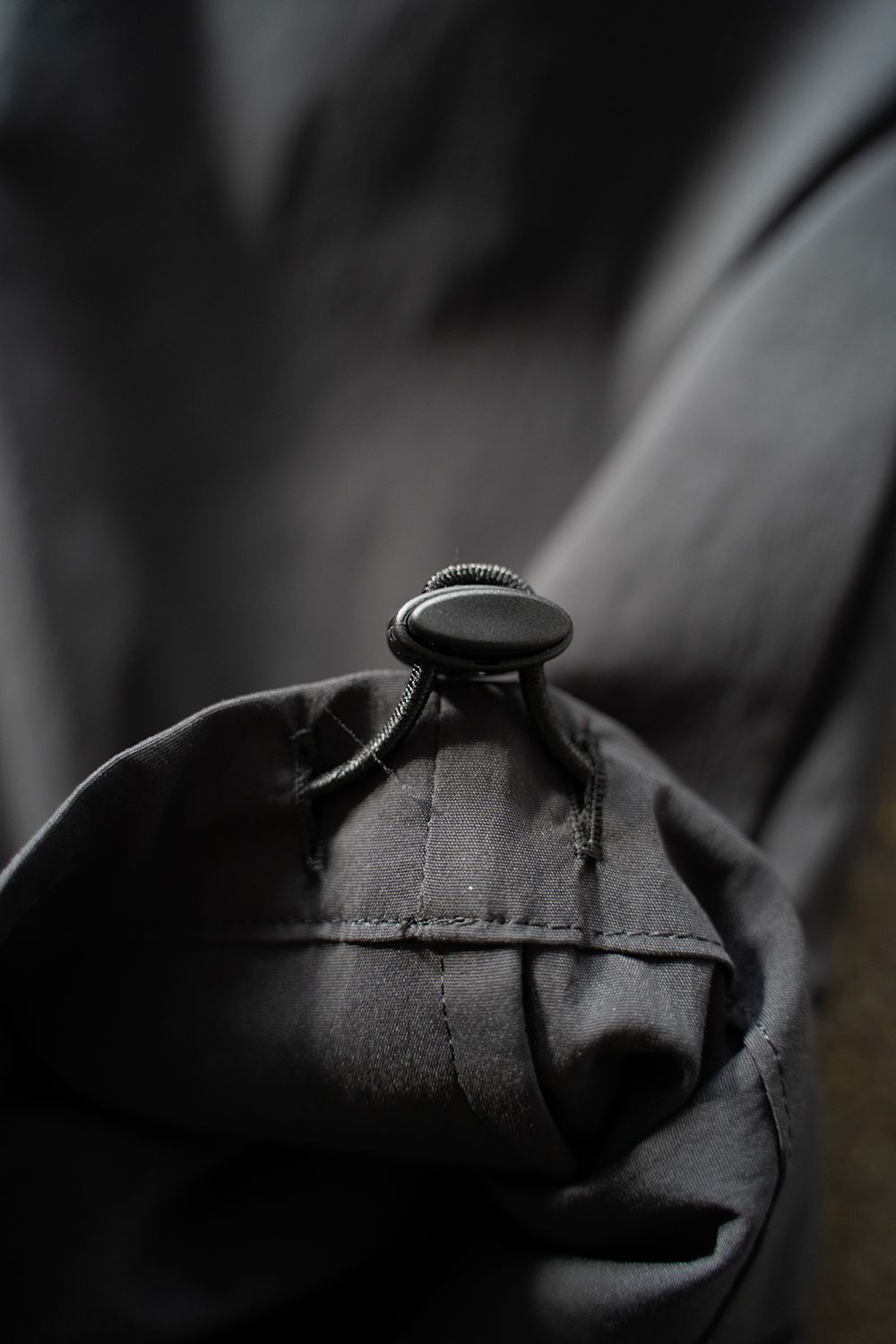 【ラスト1点】【25SS】撥水ポリエステルハイネックアノラック(CHARCOAL)