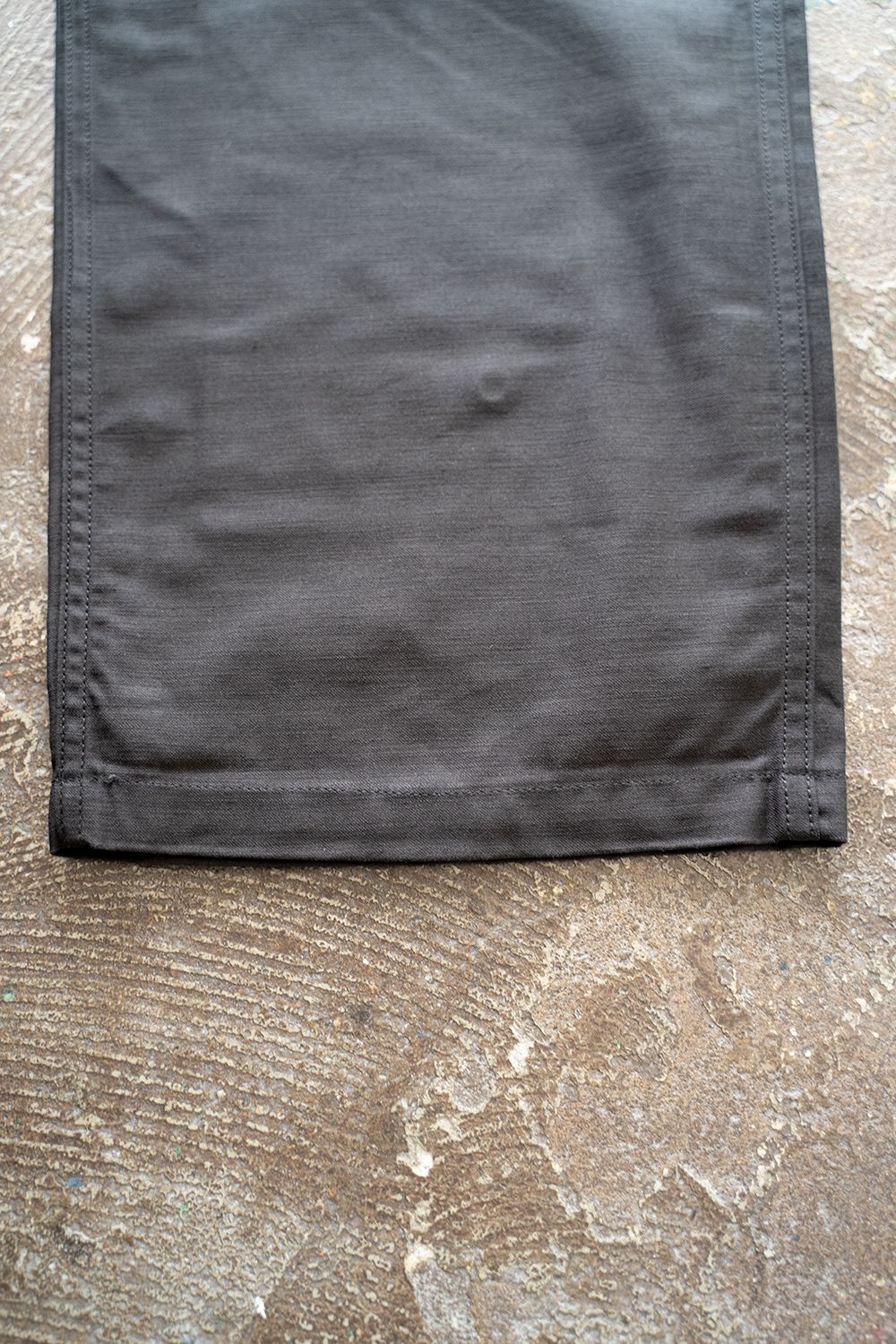 【ラスト1点】スビンコットンムラ糸バックサテンベイカーパンツ(BLACK)