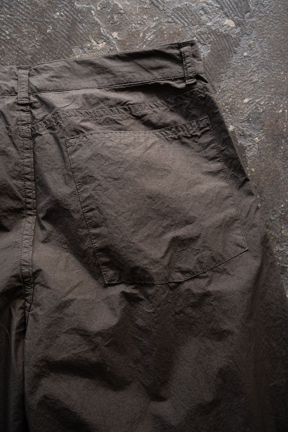 【26SS】ガーメントダイワンタックパンツ(BROWN CHARCOAL)