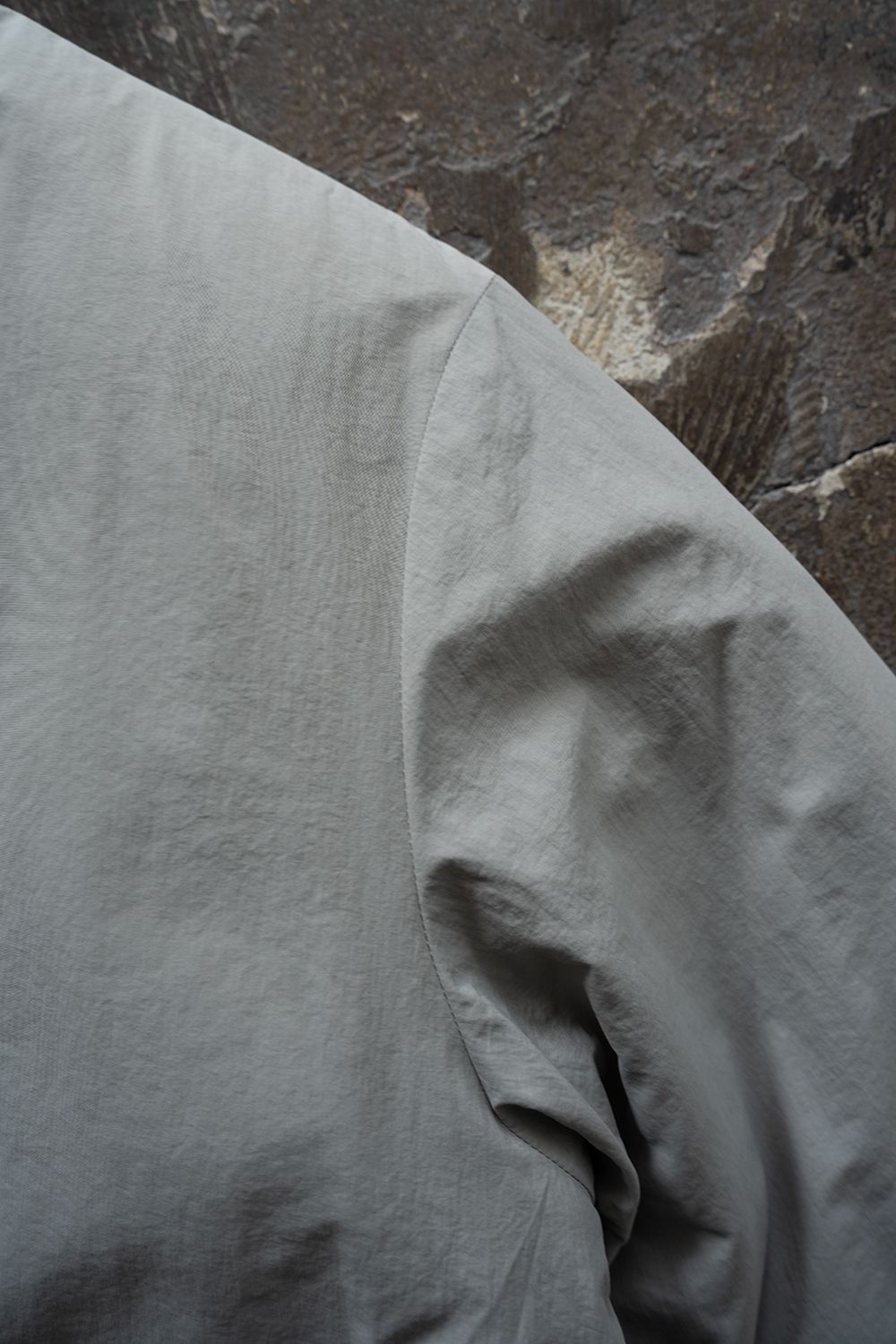 【25AW】シンサレートスタンドカラーブルゾン(ICE GRAY)
