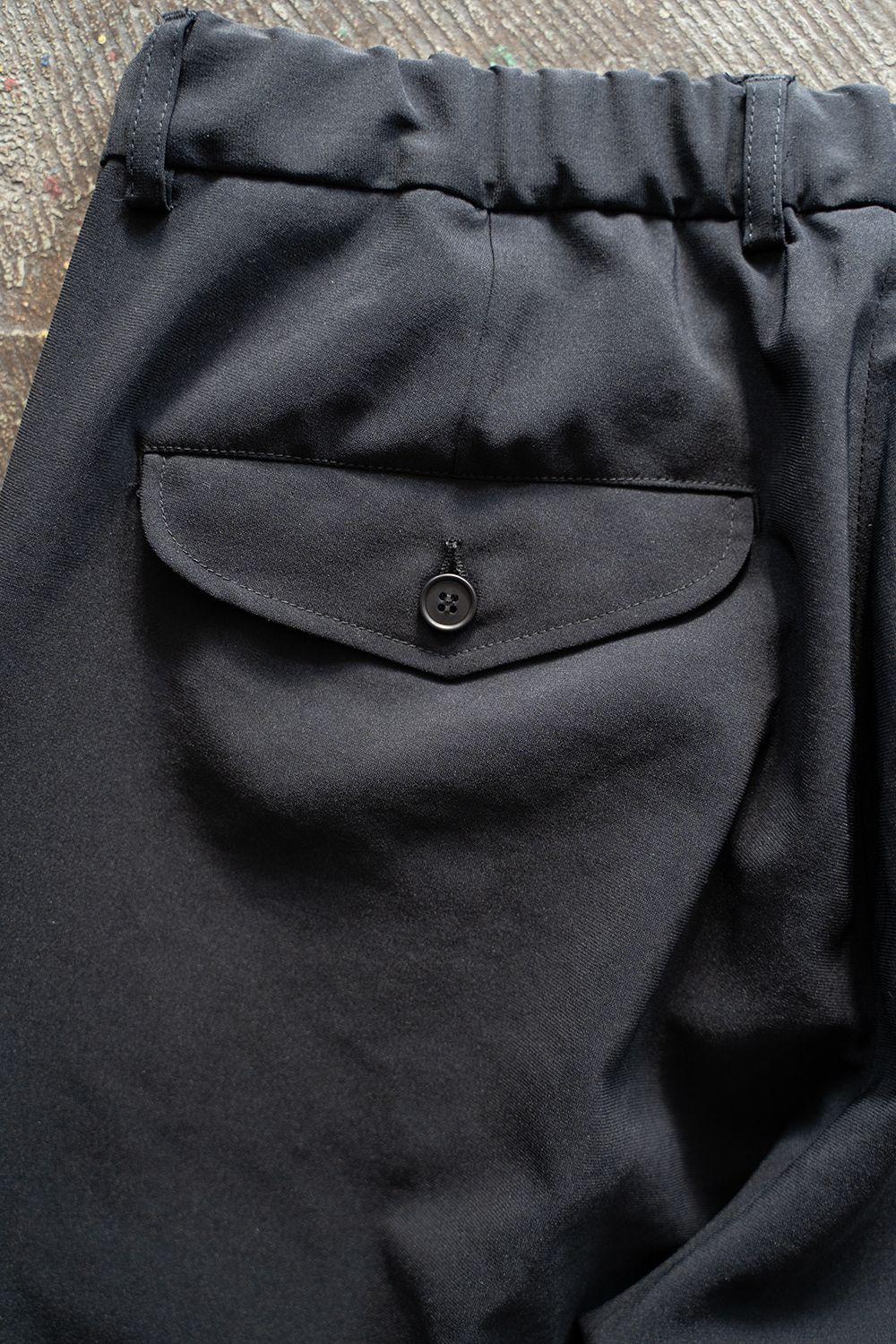 【ラスト1点】【24SS】強撚ポリエステルタックイージースラックス(BLACK NAVY)