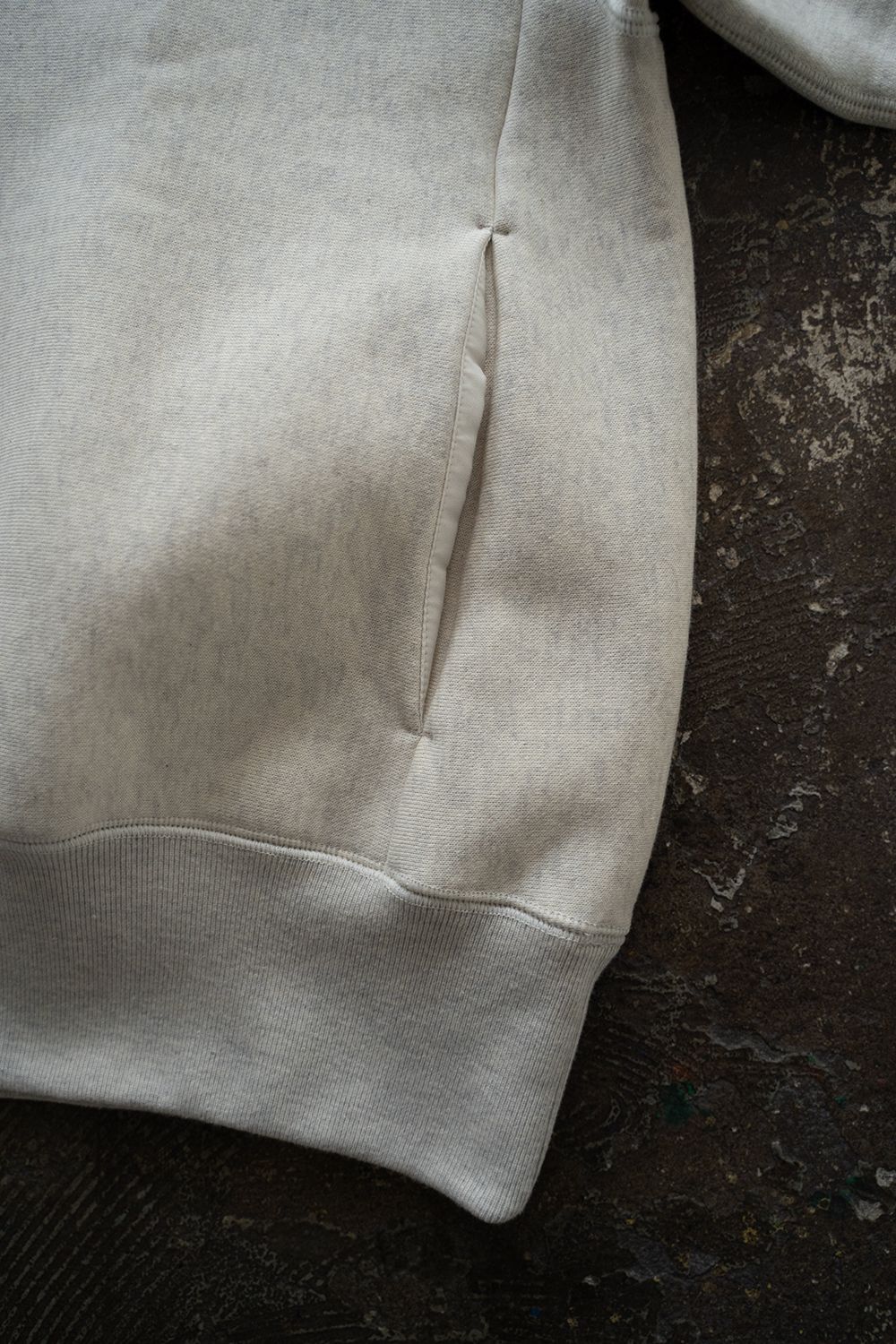 美品 スティルバイハンド ハーフジップスウェット ツートン オートミール グレー STILL BY HAND - 【ラスト1点】【23AW】ハーフジッププル