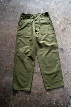 【ラスト1点】【22SS】スビンコットンムラ糸バックサテンベイカーパンツ(KHAKI)