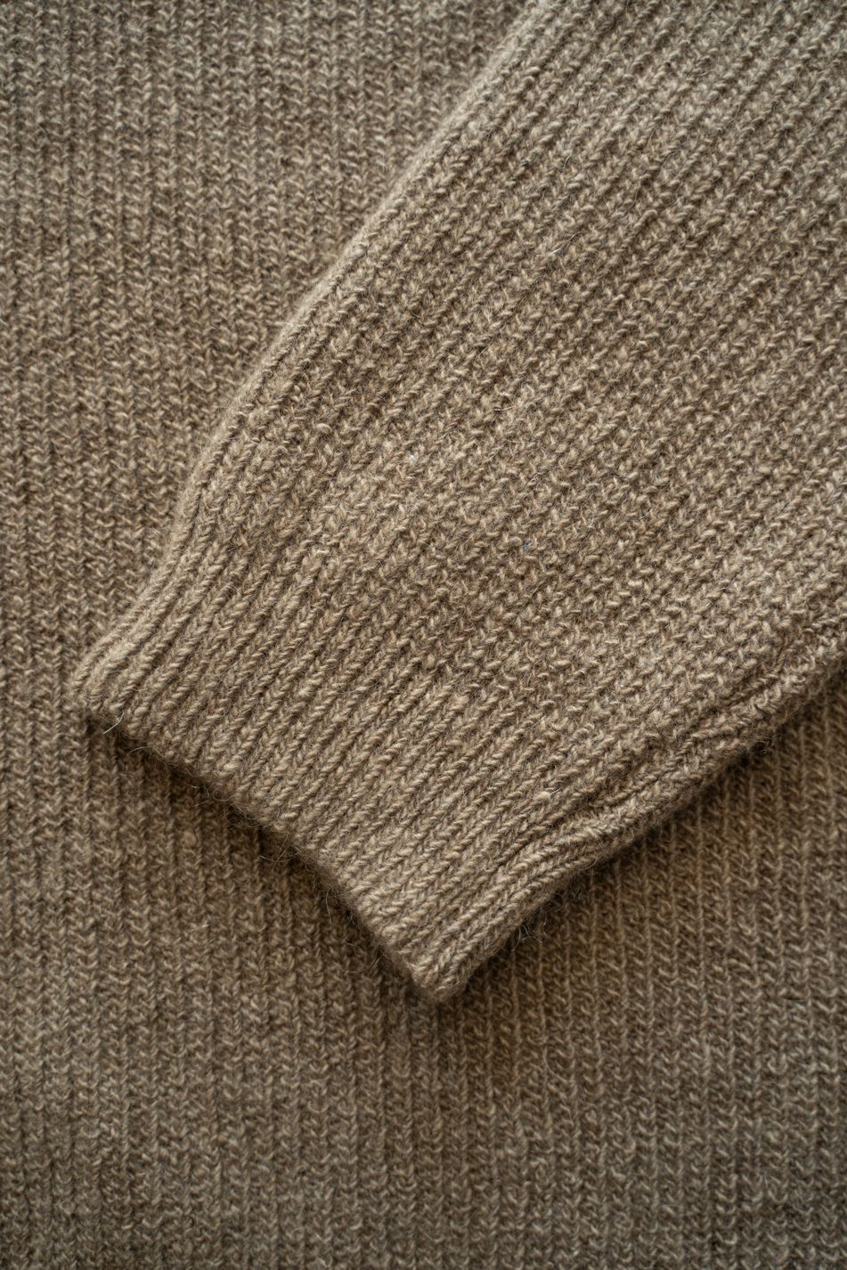 無染色ローカシミヤセーター(原毛茶)