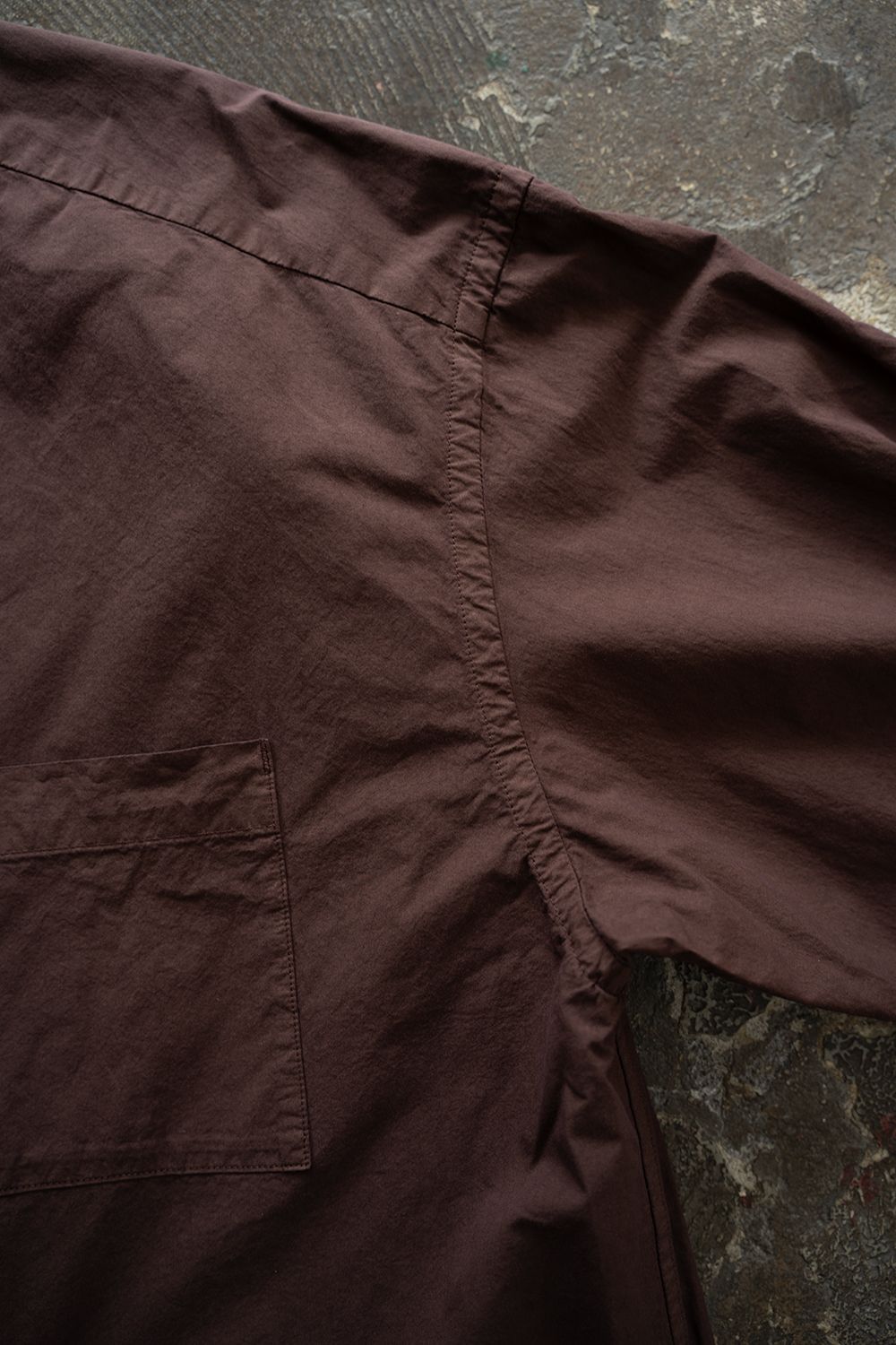 【26AW】ガーメントダイバンドカラーオーバーシャツ(REDDISH BROWN)