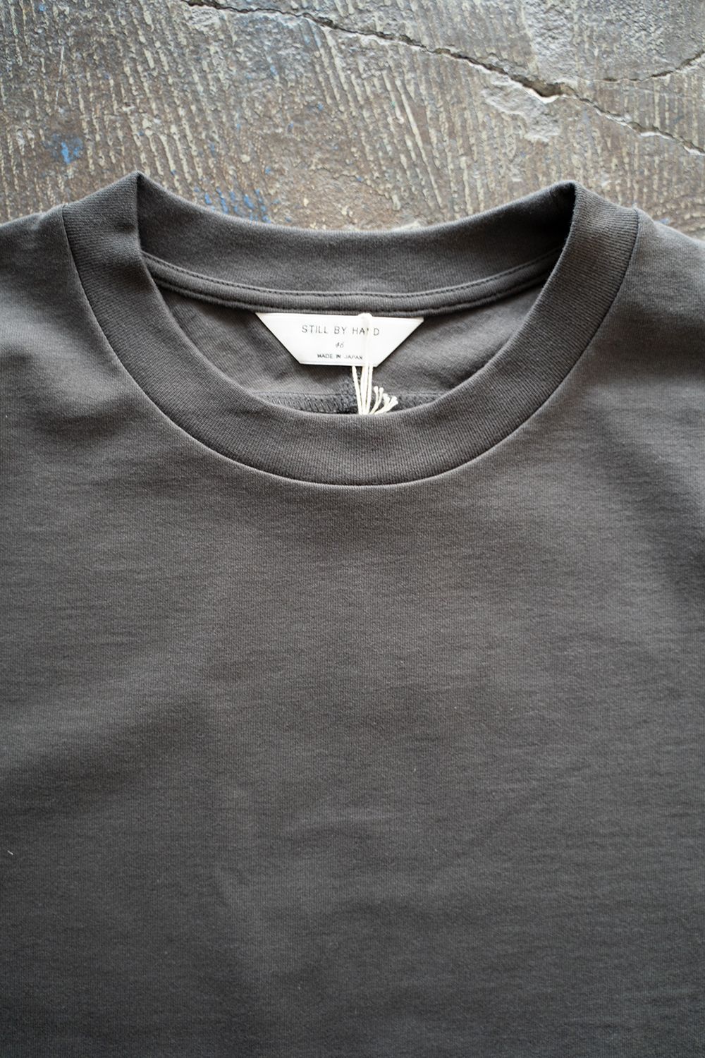 【ラスト1点】【22SS】オーガニックスビンコットンスプリットヨークTシャツ(CHARCOAL)