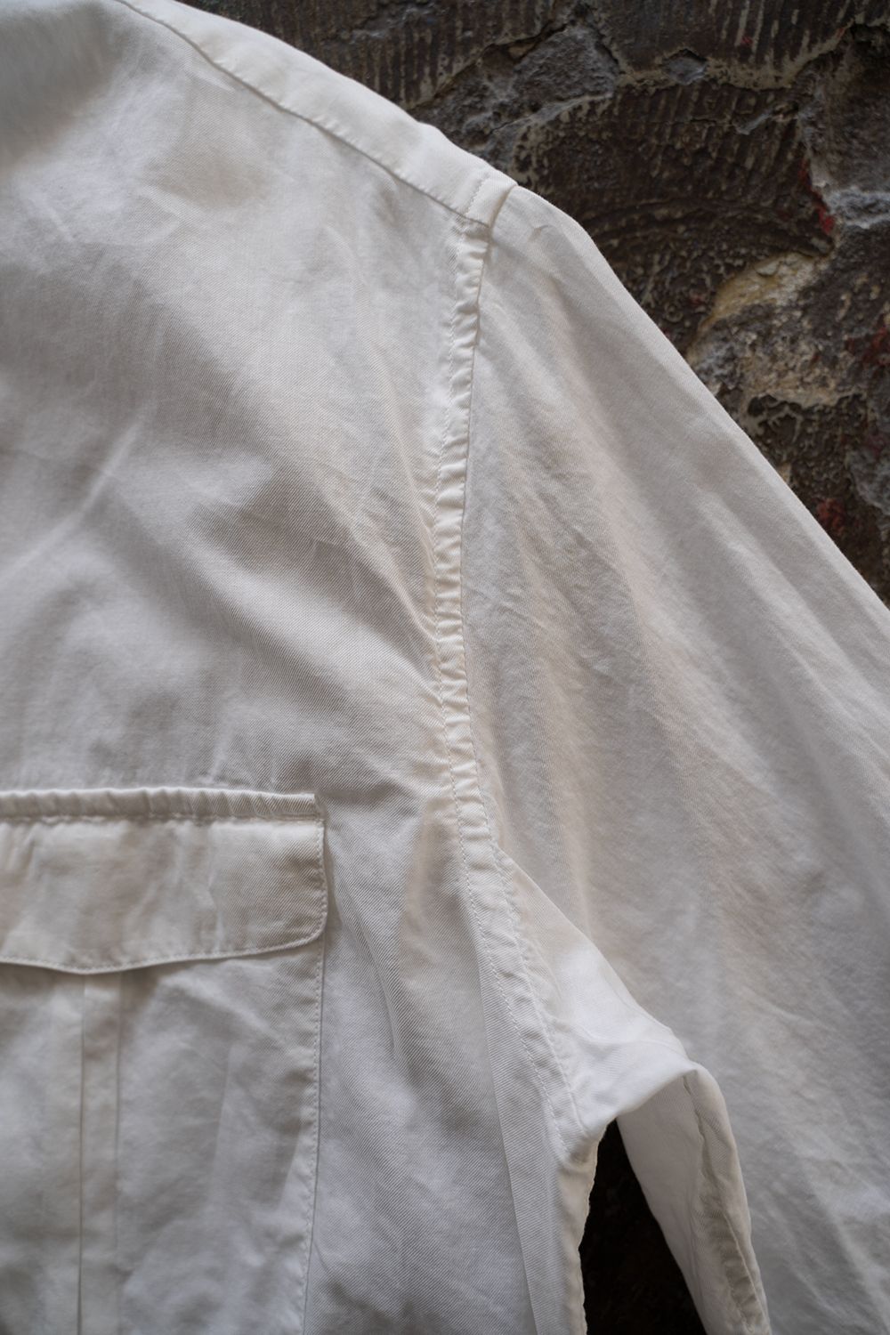 【ラスト1点】【23SS】シルク混両胸ポケットバンドカラーシャツ(WHITE)