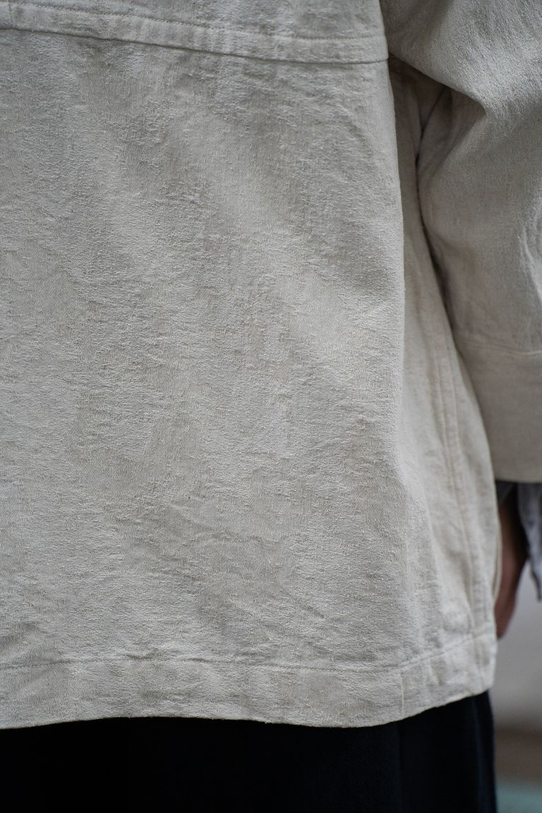 176cm、58kgの細身体型でサイズ2を着用しております。