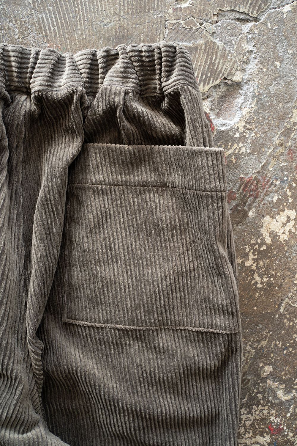 【25AW】綿×レーヨンコーデュロイイージーパンツ(KHAKI BROWN)