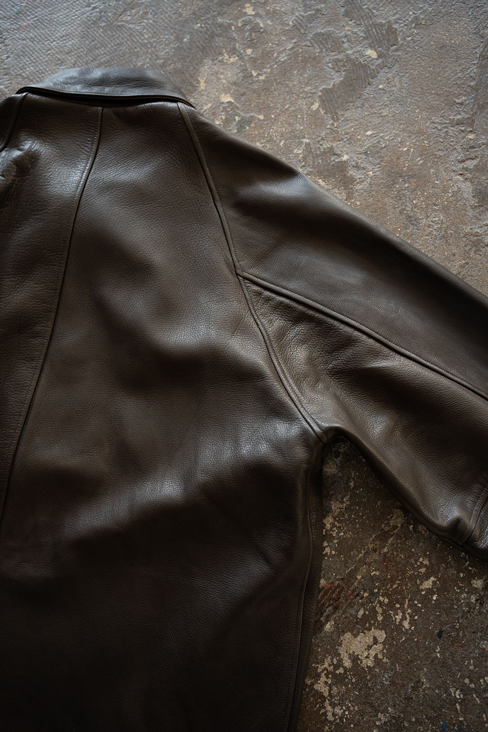 【26AW】カウレザーハーフコート(BROWN CHARCOAL)