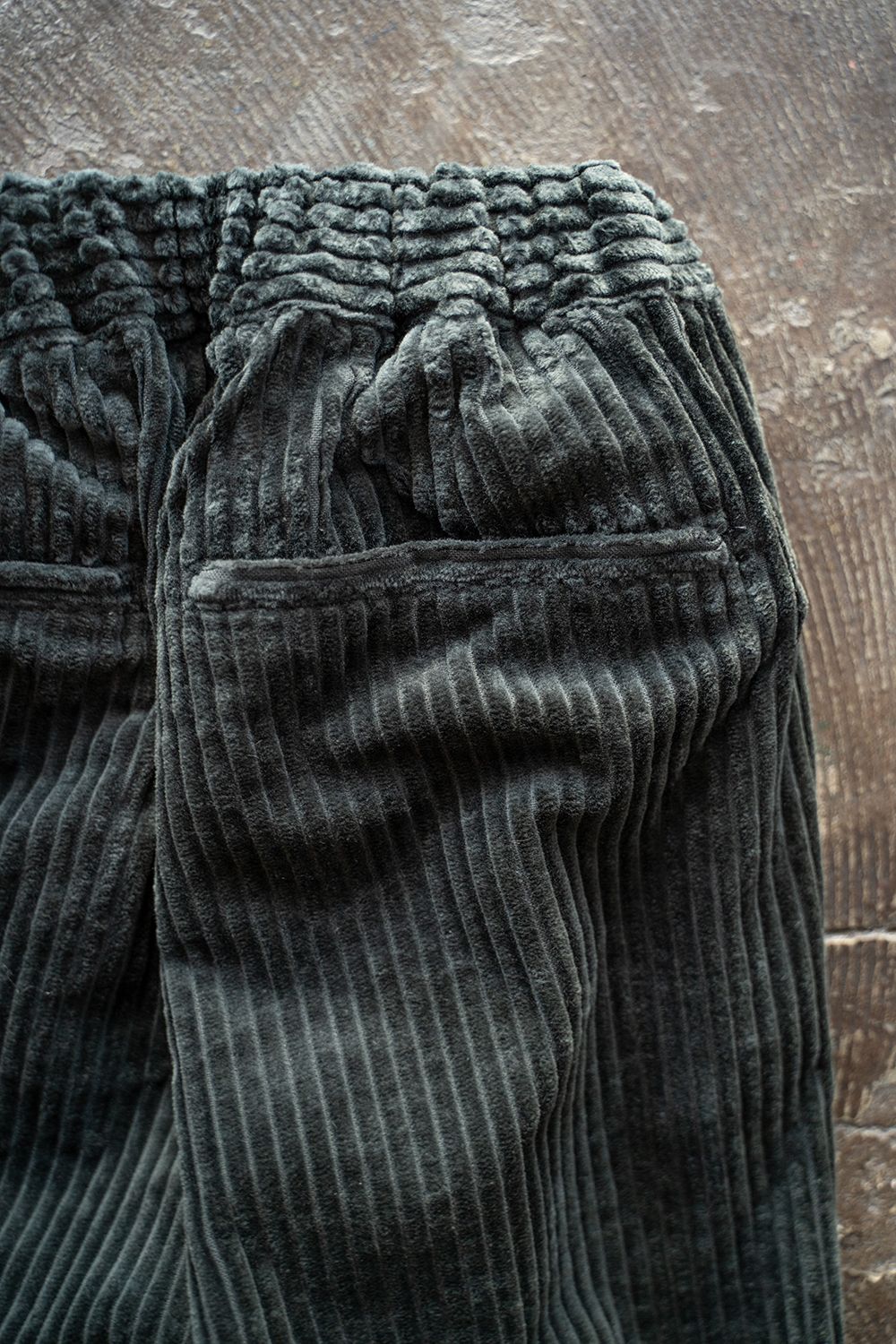 【ラスト1点】【24AW】3.5W太畝コーデュロイイージーパンツ(BLUE CHARCOAL)