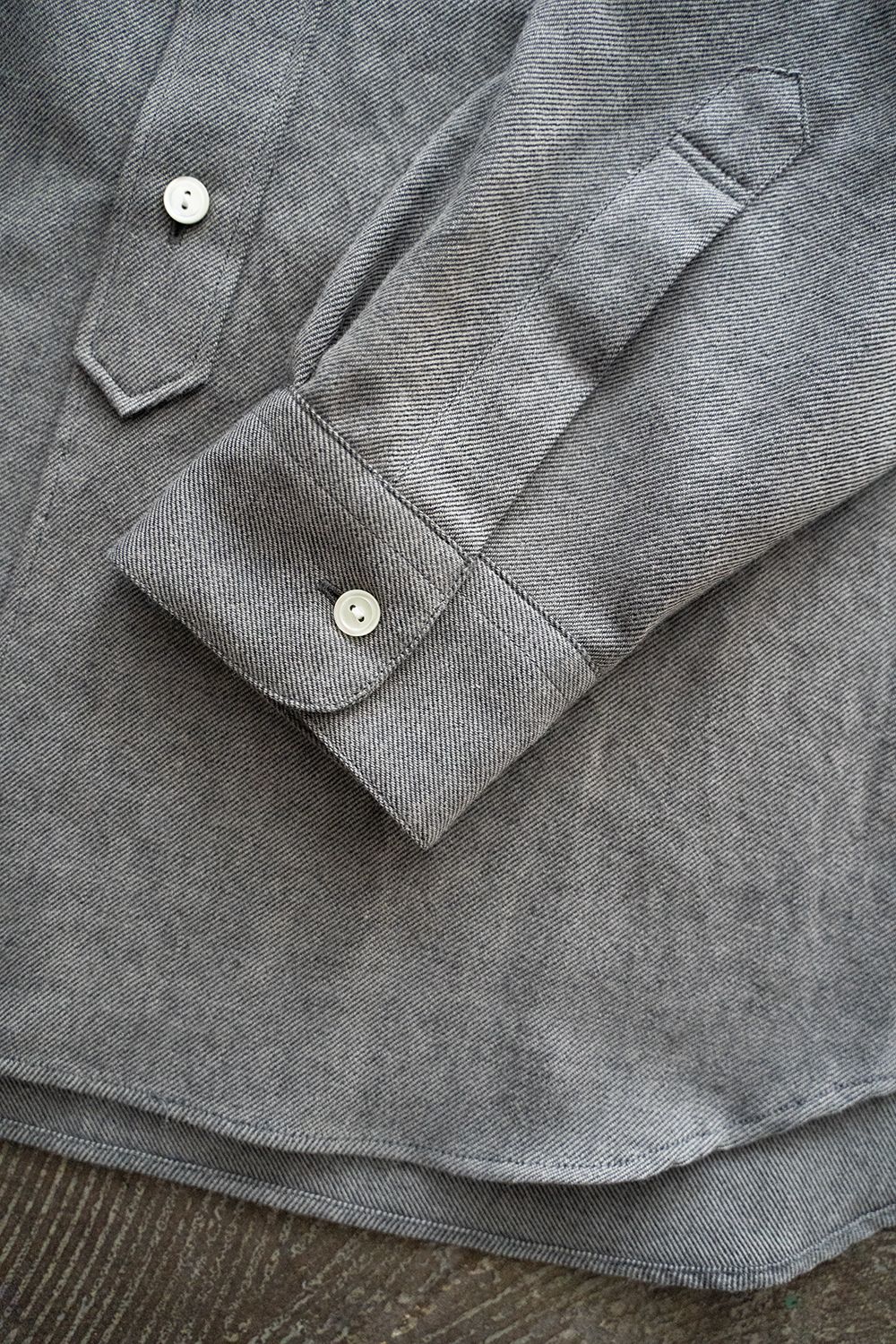 【ラスト1点】【23AW】ウール×コットンシャンブレーバンドカラーシャツ(GRAY)