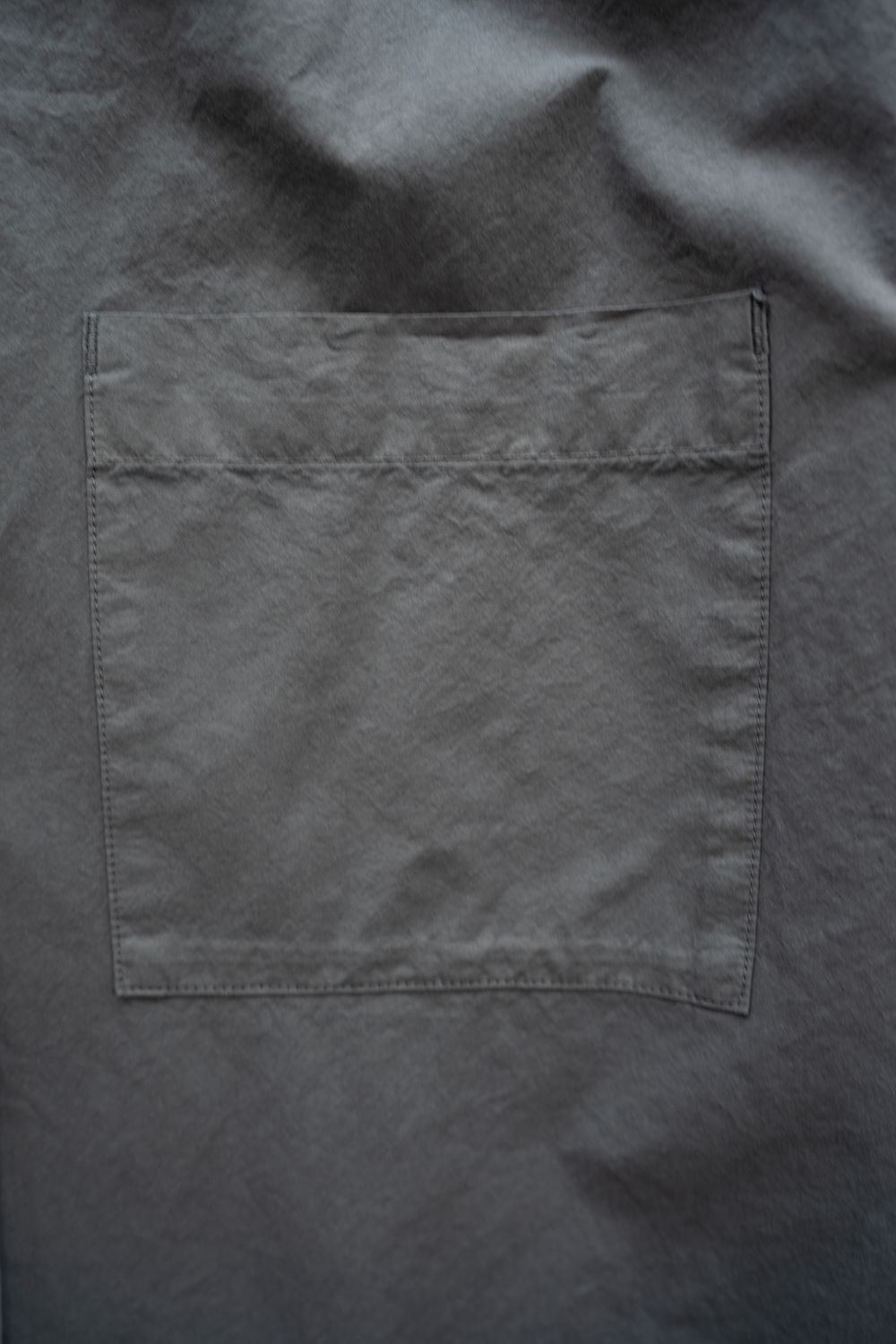 【26AW】ガーメントダイバンドカラーオーバーシャツ(SLATE GREY)