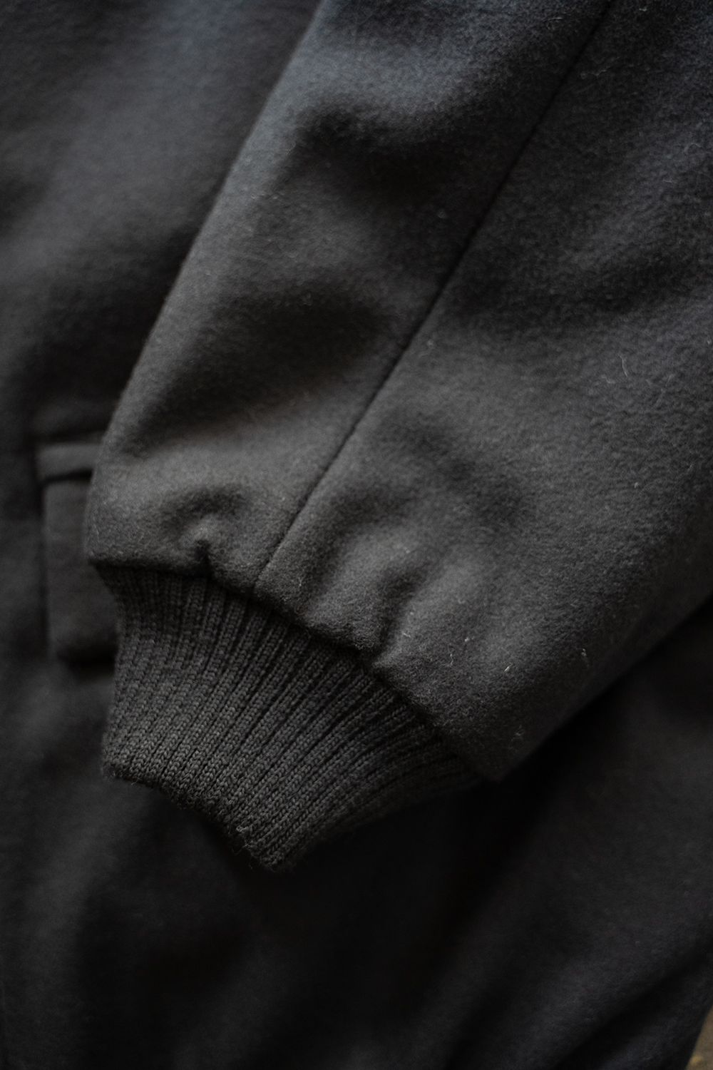 【25AW】ラムウールシンサレートスタンドカラーブルゾン(BLACK)