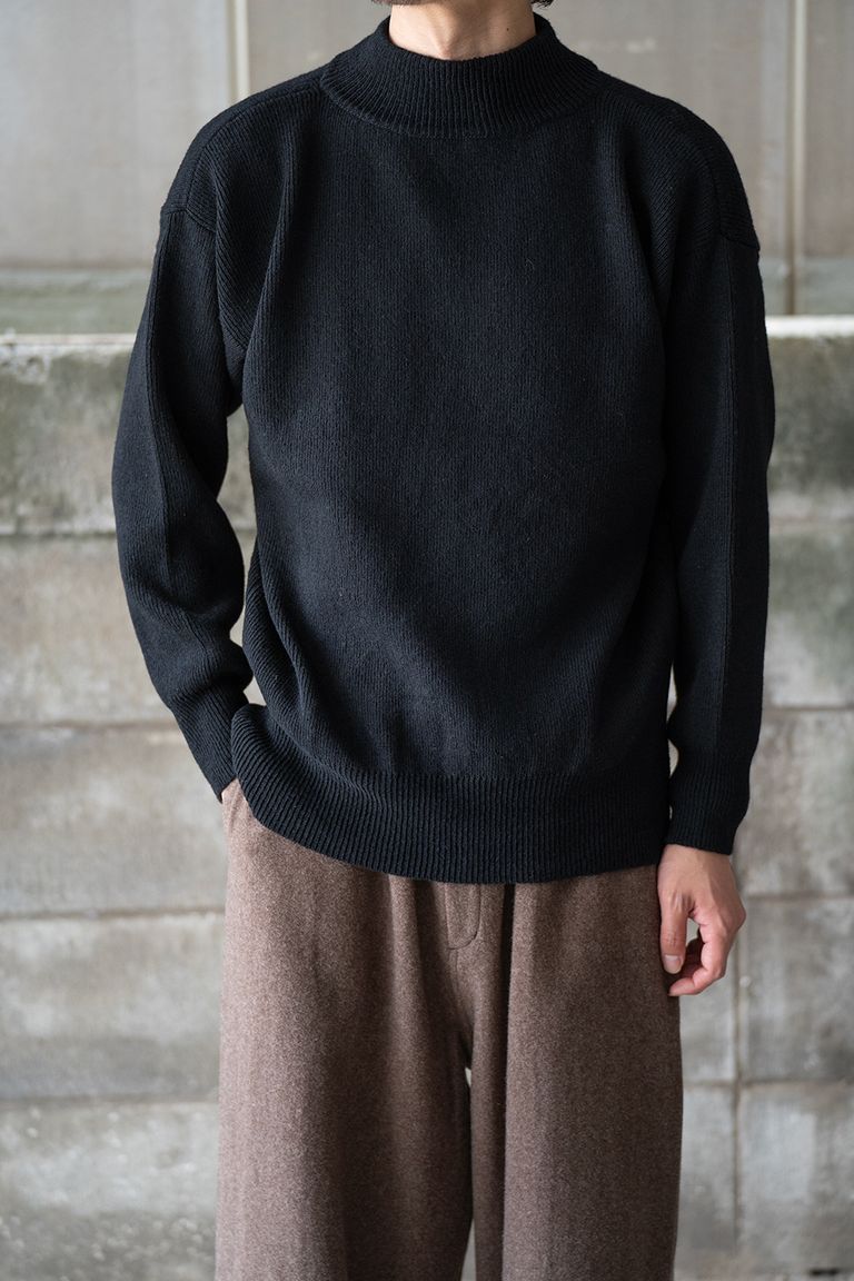176cm、58kgの細身男性でMサイズを着用しております。