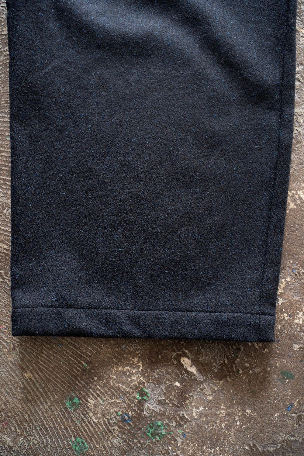 【25AW】ウール×ナイロンワンタックパンツ(BLACK NAVY)