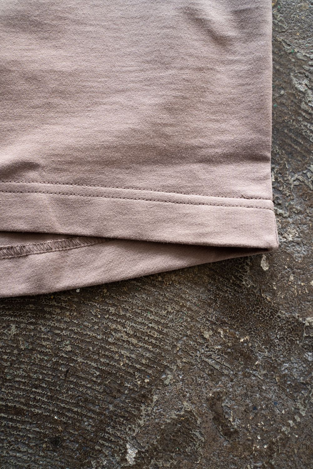 【ラスト1点】【22SS】オーガニックスビンコットンスプリットヨークTシャツ(DUSTY BROWN)