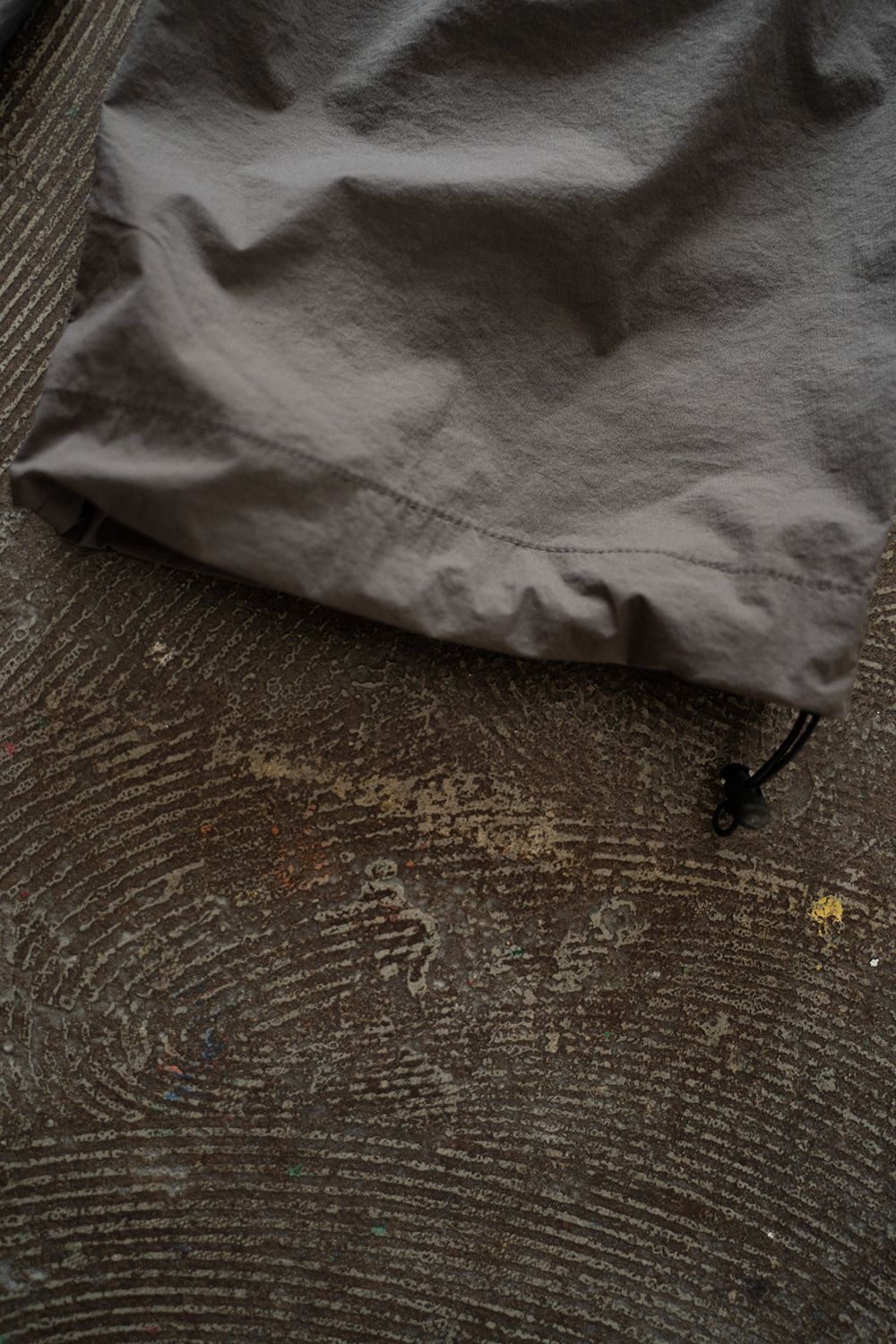 【ラスト1点】【25SS】ストレッチナイロンイージーパンツ(CHARCOAL BROWN)