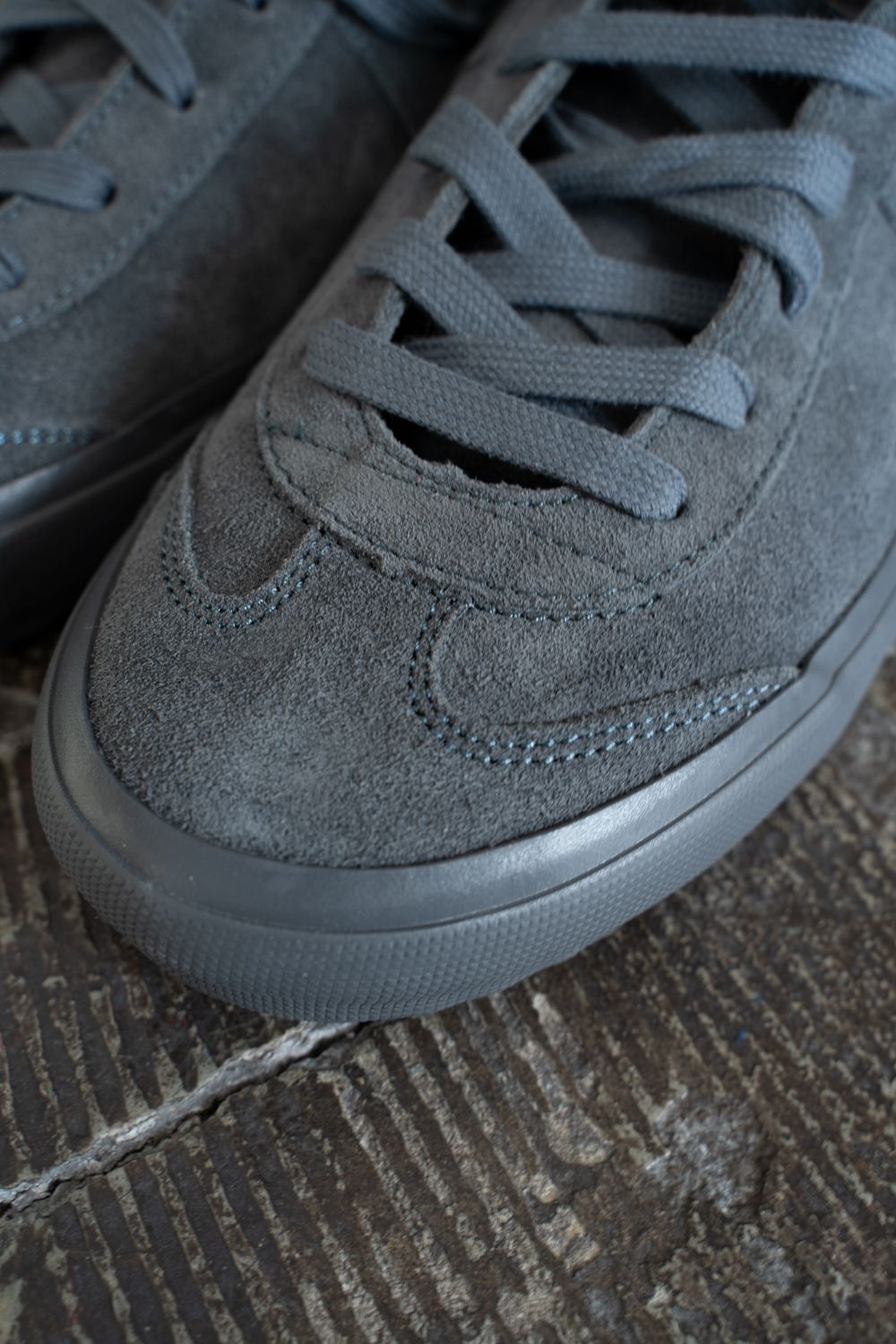 【25AW】REPRODUCTION OF FOUND×STILL BY HANDスウェードスニーカー(CHARCOAL)