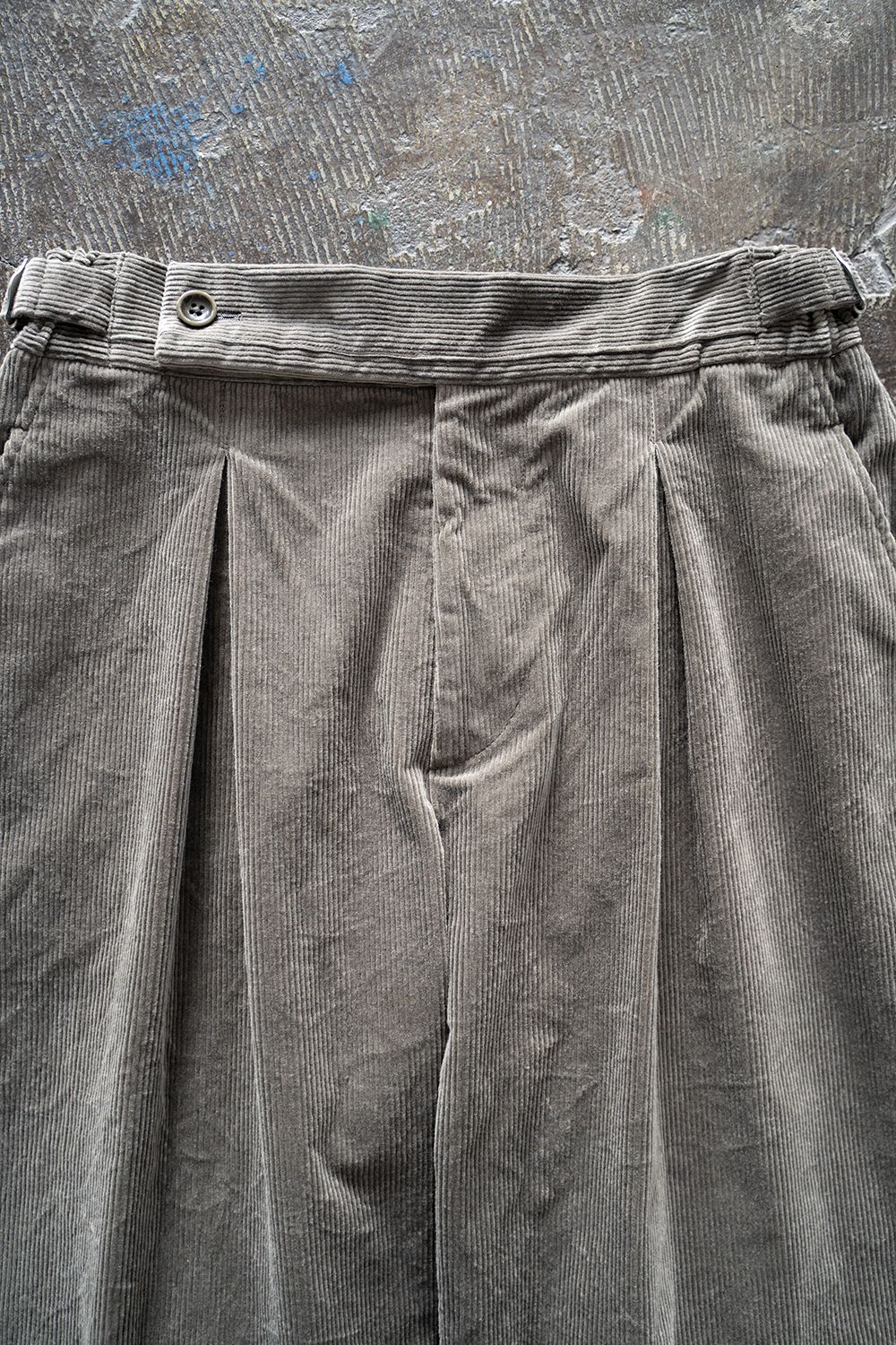 【ラスト1点】【22AW】2-Tack Corduroy Trousers/2タックコーデュロイトラウザース(GREIGE)