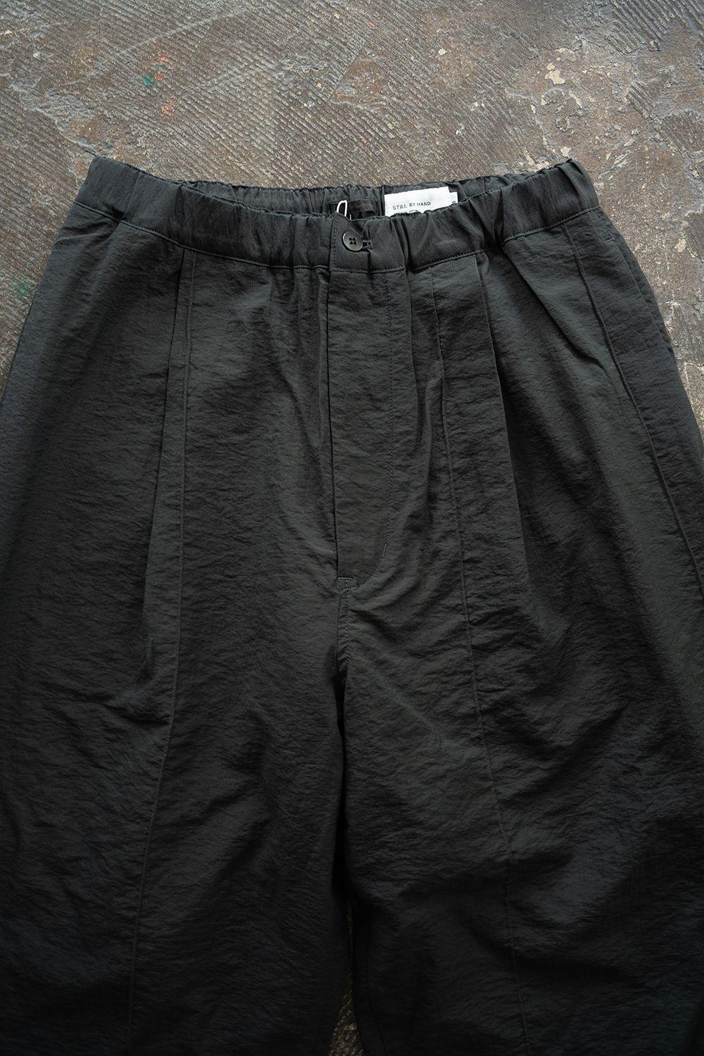 【26SS】ピンタックイージースラックス(CHARCOAL)