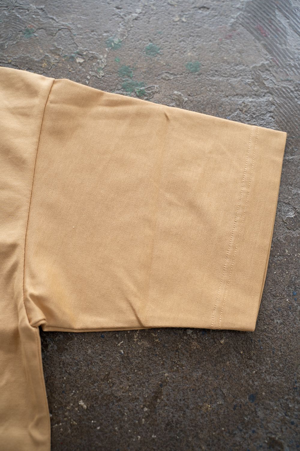 【ラスト1点】スプリットヨークTシャツ(YELLOW BEIGE)