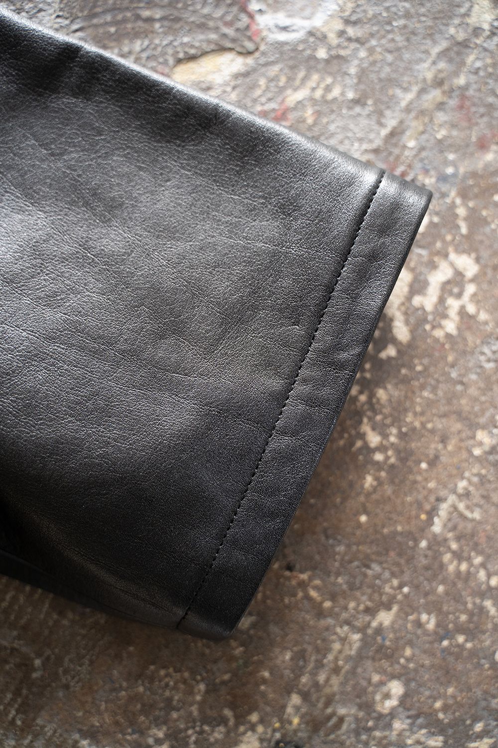 【ラスト1点】【24SS】Cow Leather P/O/カウレザープルオーバー(BLACK)