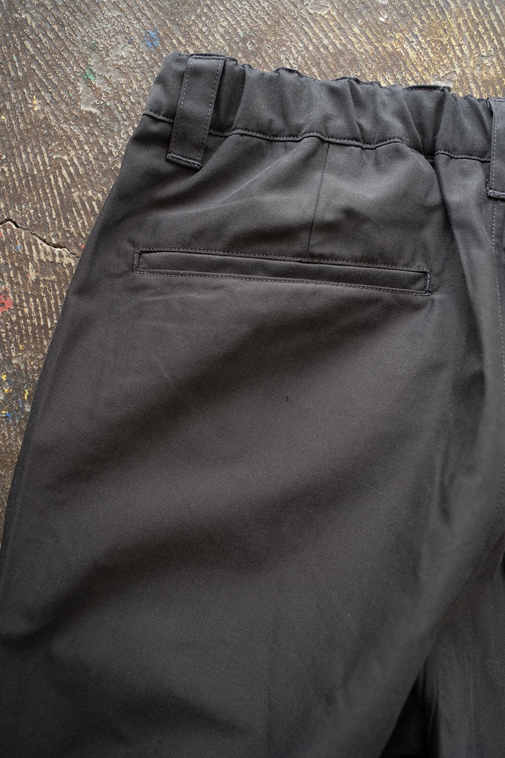 【ラスト1点】【25SS】キュプラ混ツイルインタックイージーパンツ(CHARCOAL)