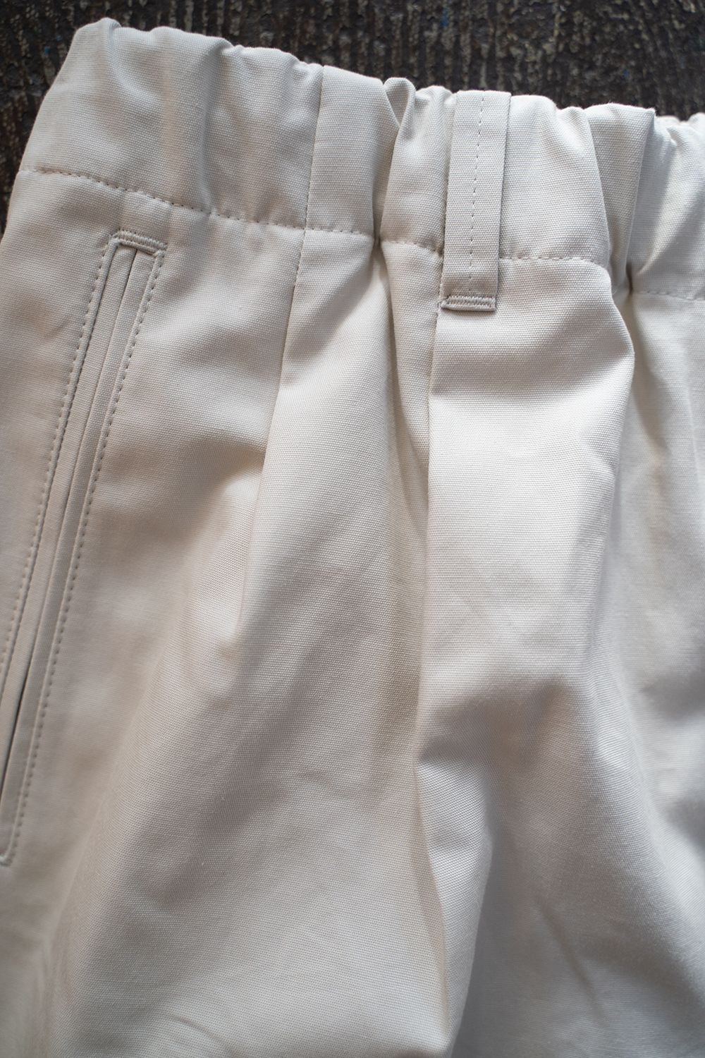 【ラスト1点】【22AW】甘撚りオックス2タックイージーパンツ(LIGHT GRAY)