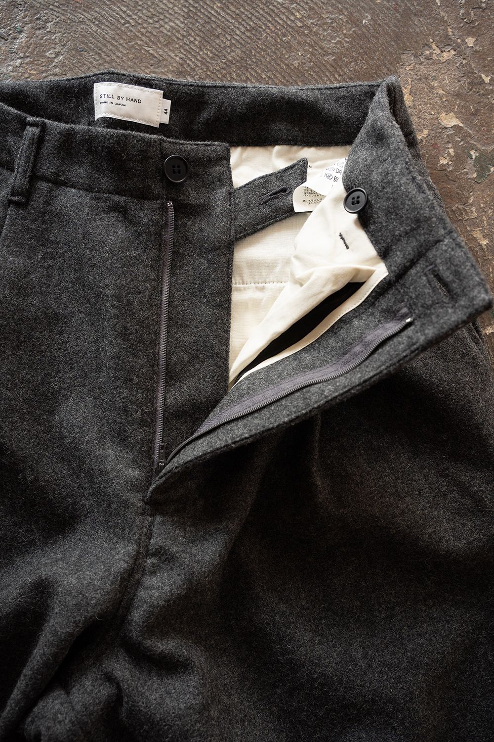 【26AW】ウール×ナイロンワンタックパンツ(GRAY)