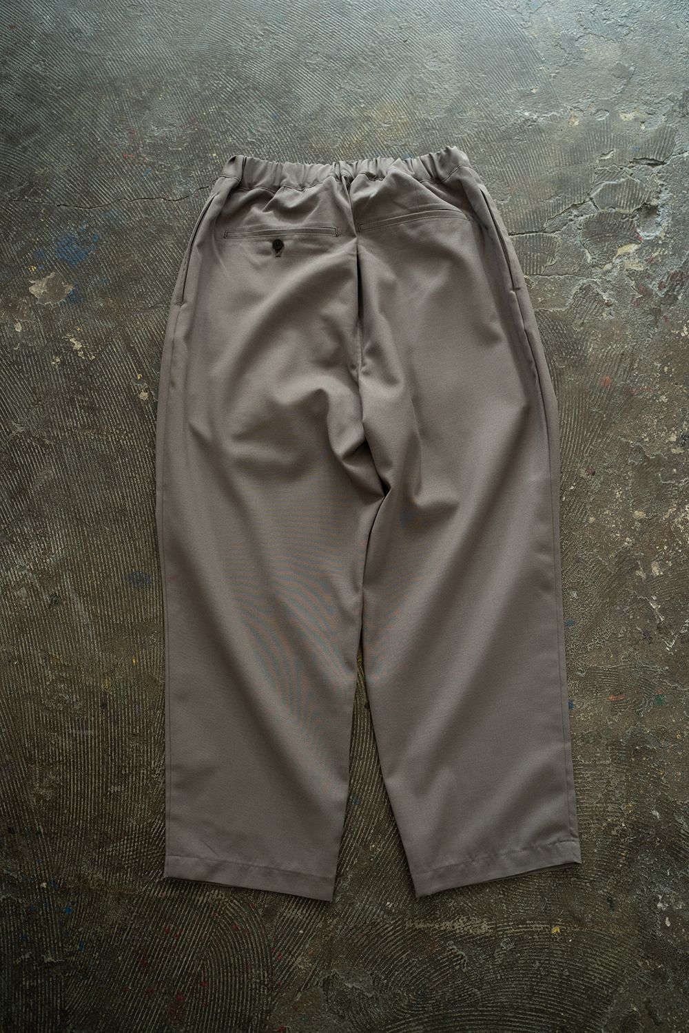 【ラスト1点】【24SS】ウォッシャブルウール混2タックイージースラックス(GREIGE)