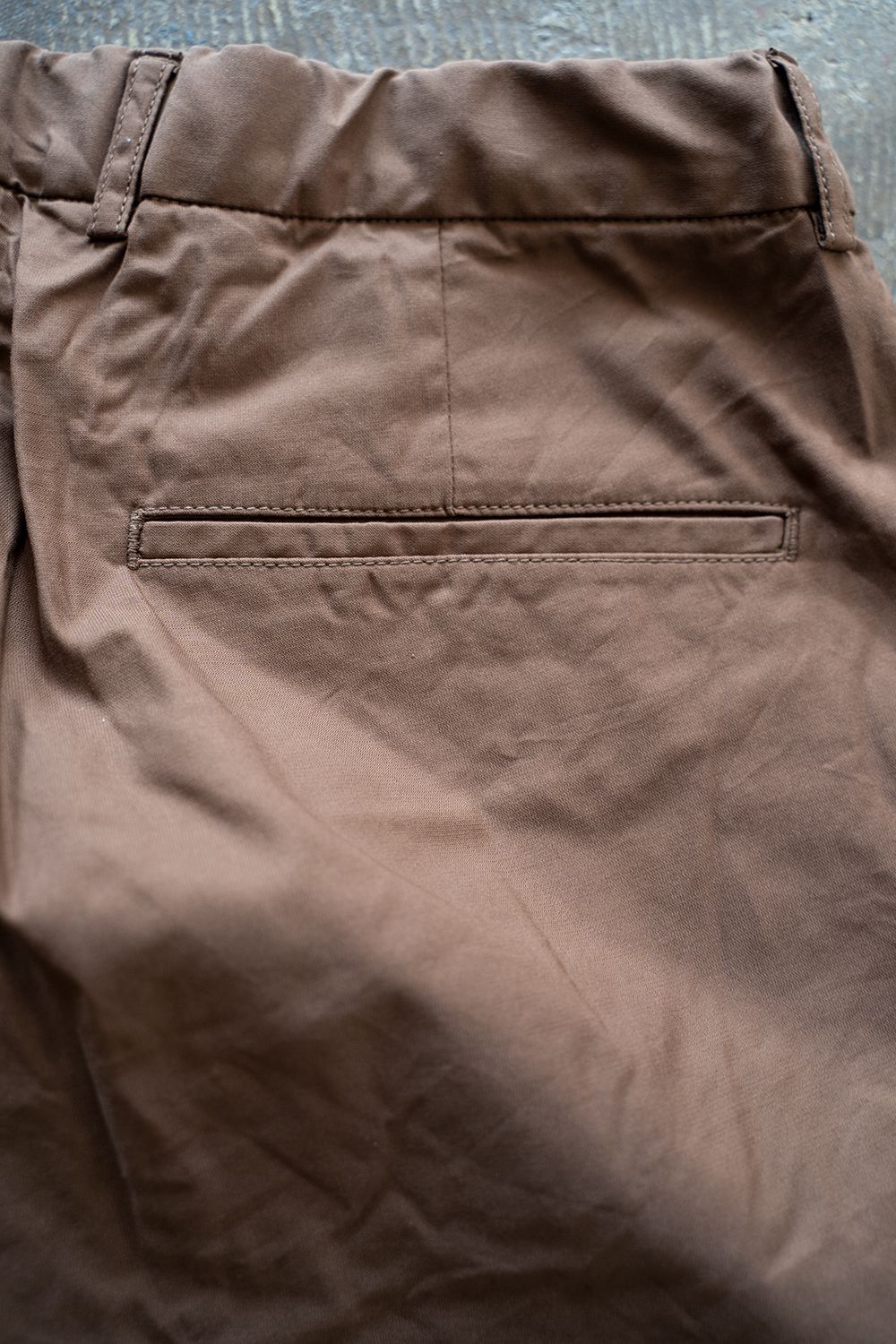 4タックイージースラックス(BROWN)