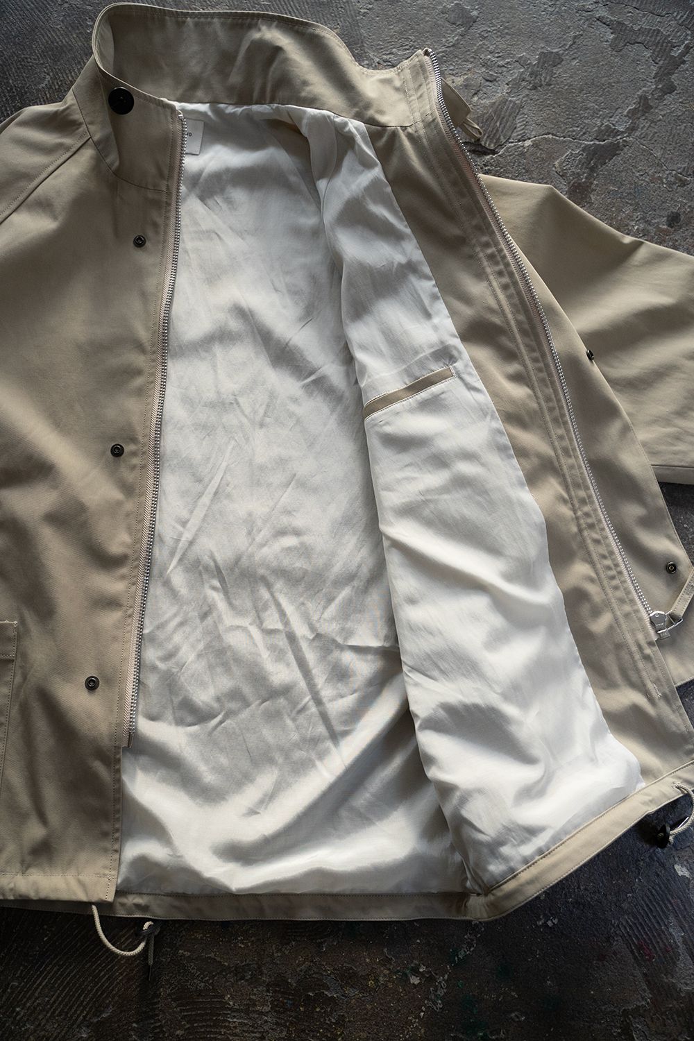 【ラスト1点】【23SS】強撚コットン×ポリエステルスタンドカラーハーフコート(BEIGE)