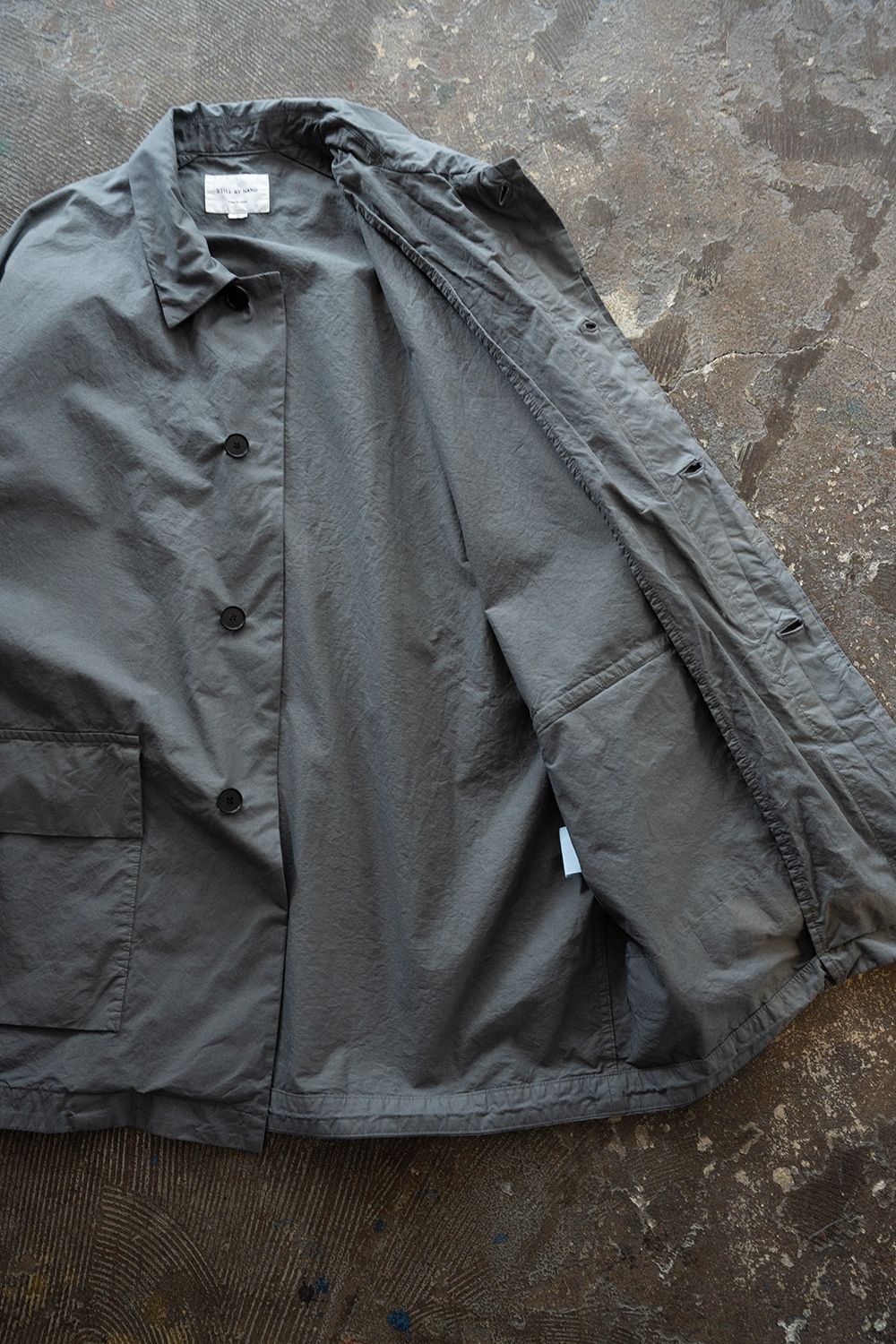 【26SS】ガーメントダイステンカラーハーフコート(BLUE GREY)