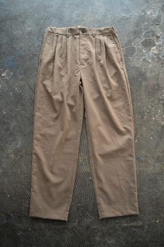 【ラスト1点】【23SS】強撚ポリエステル4タックイージースラックス(LIGHT BROWN)