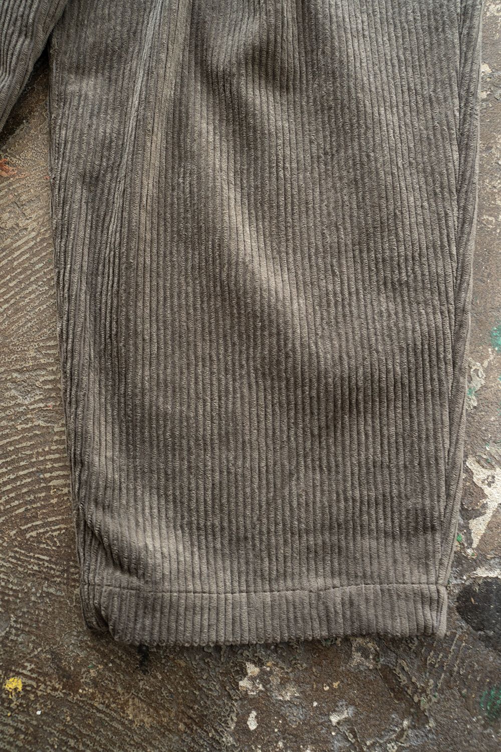 【25AW】綿×レーヨンコーデュロイイージーパンツ(KHAKI BROWN)