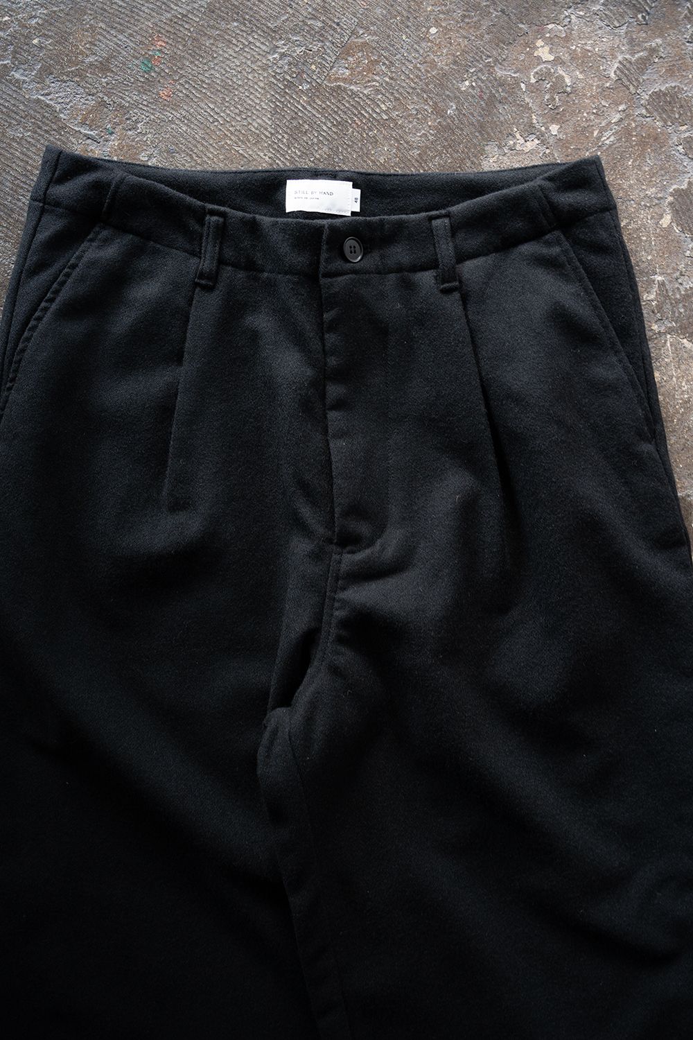 【26AW】ウール×ナイロンワンタックパンツ(BLACK)