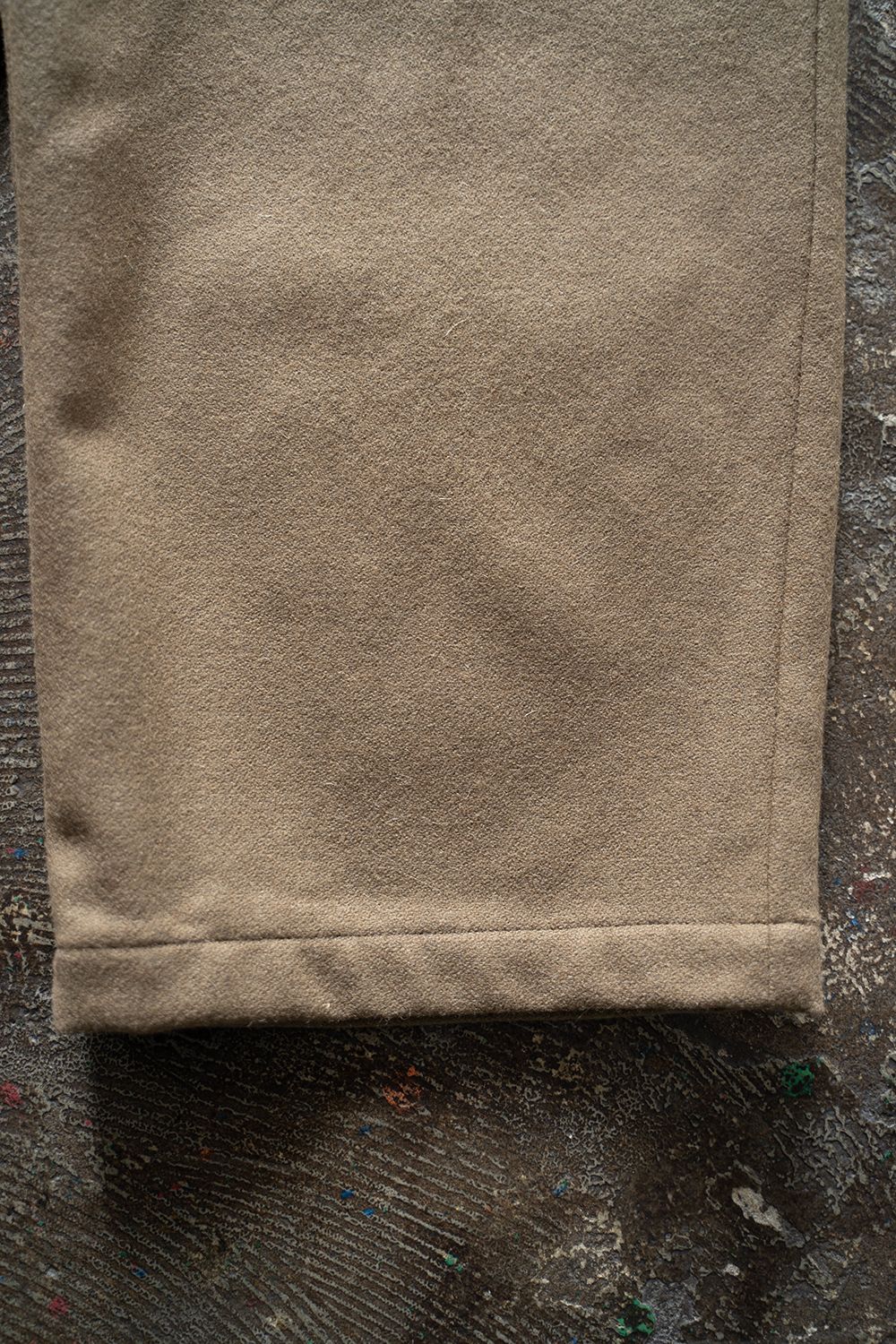 【25AW】ウール×ナイロンワンタックパンツ(KHAKI BEIGE)