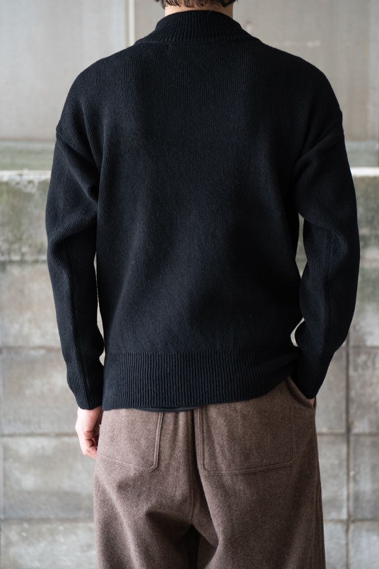 176cm、58kgの細身男性でMサイズを着用しております。